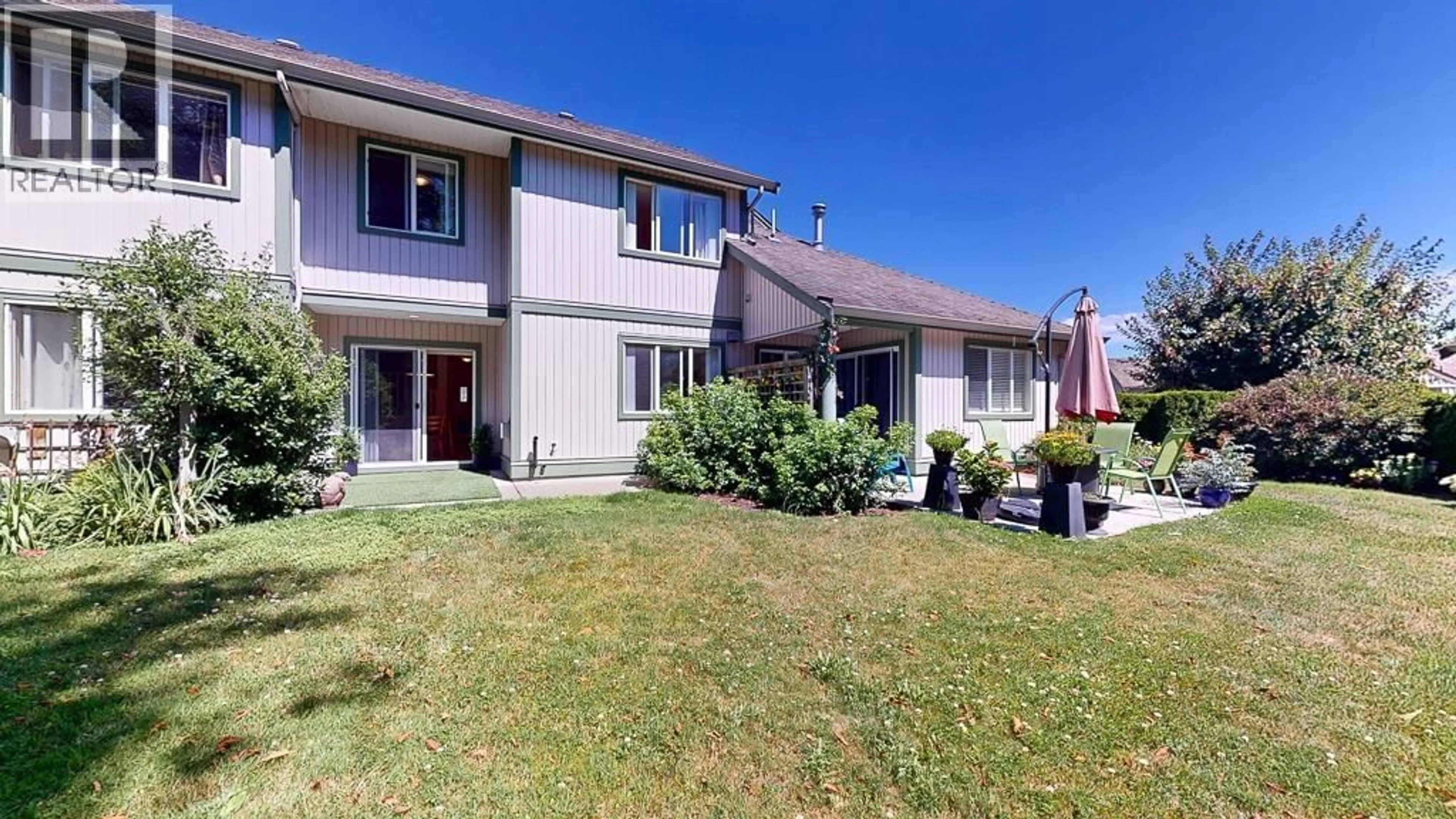 A pic from outside/outdoor area/front of a property/back of a property/a pic from drone, street for 34 - 735 PARK ROAD, Gibsons British Columbia V0N1V7