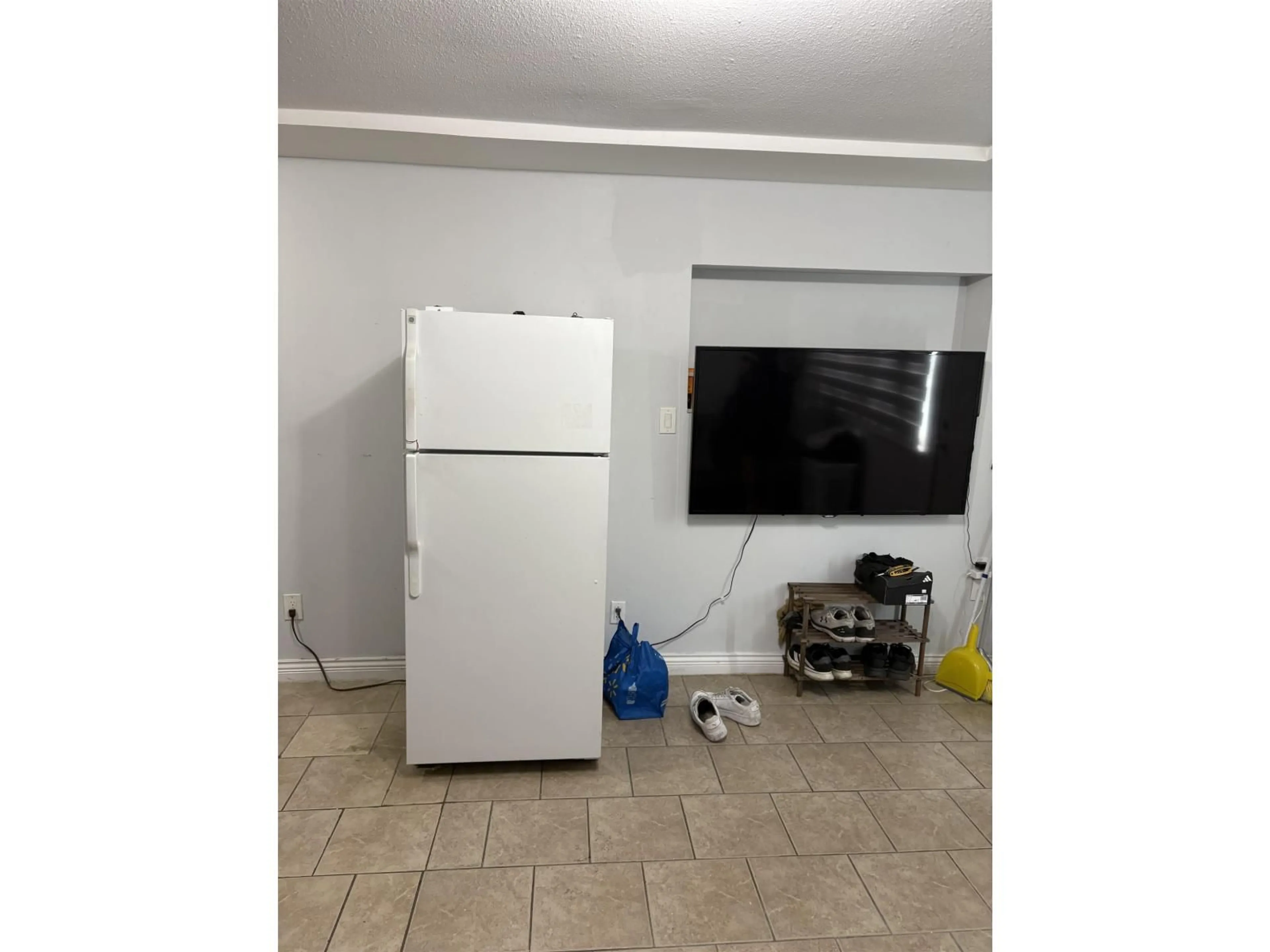 A pic of a room for 13443 91 AVENUE, Surrey British Columbia V3V1E3