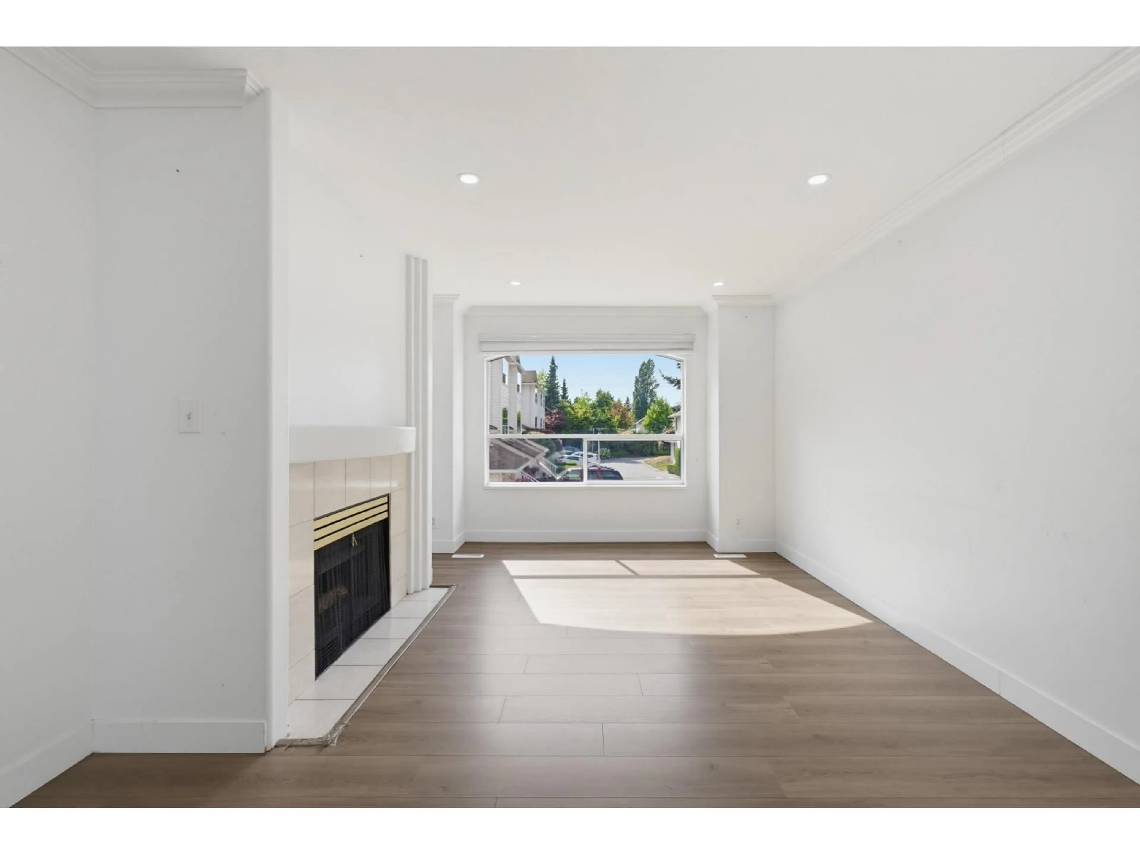 A pic of a room for 21 - 7140 132 STREET, Surrey British Columbia V3W1J5