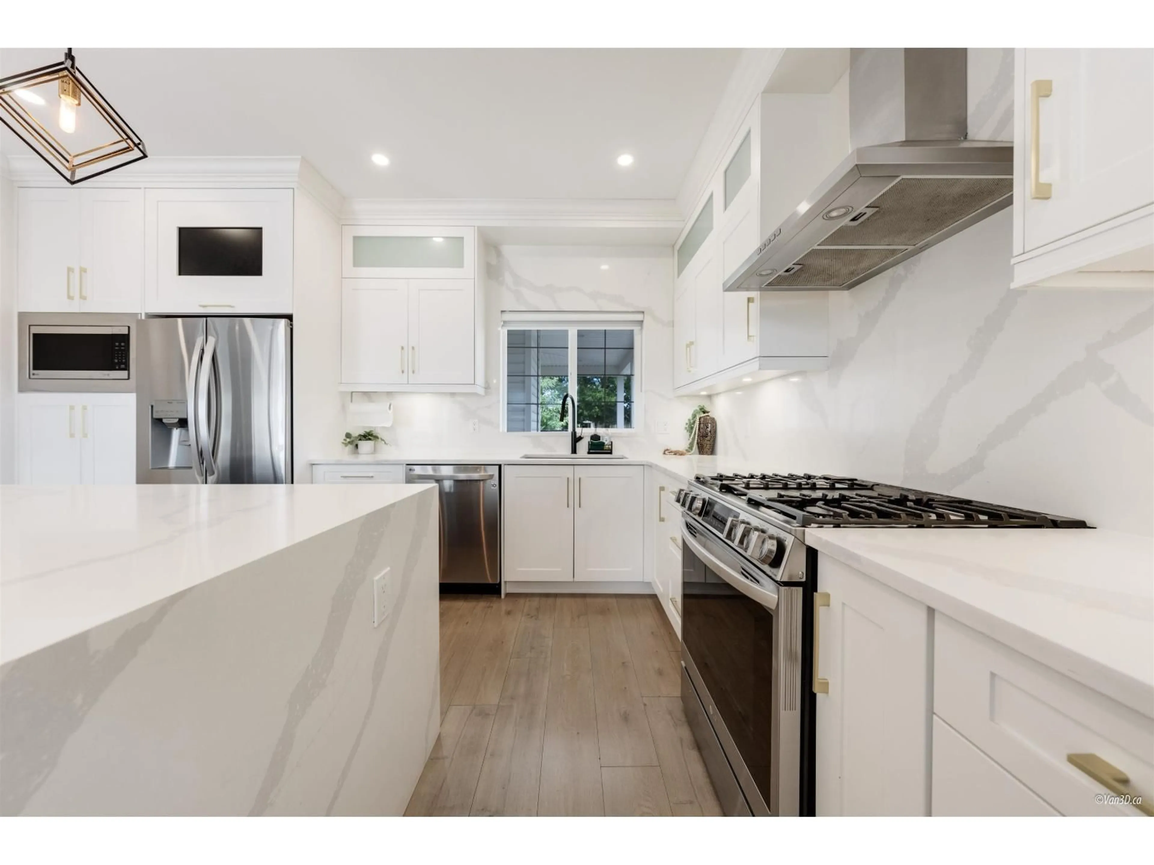 Contemporary kitchen, ceramic/tile floor for 6709 216 STREET, Langley British Columbia V2Y0W9