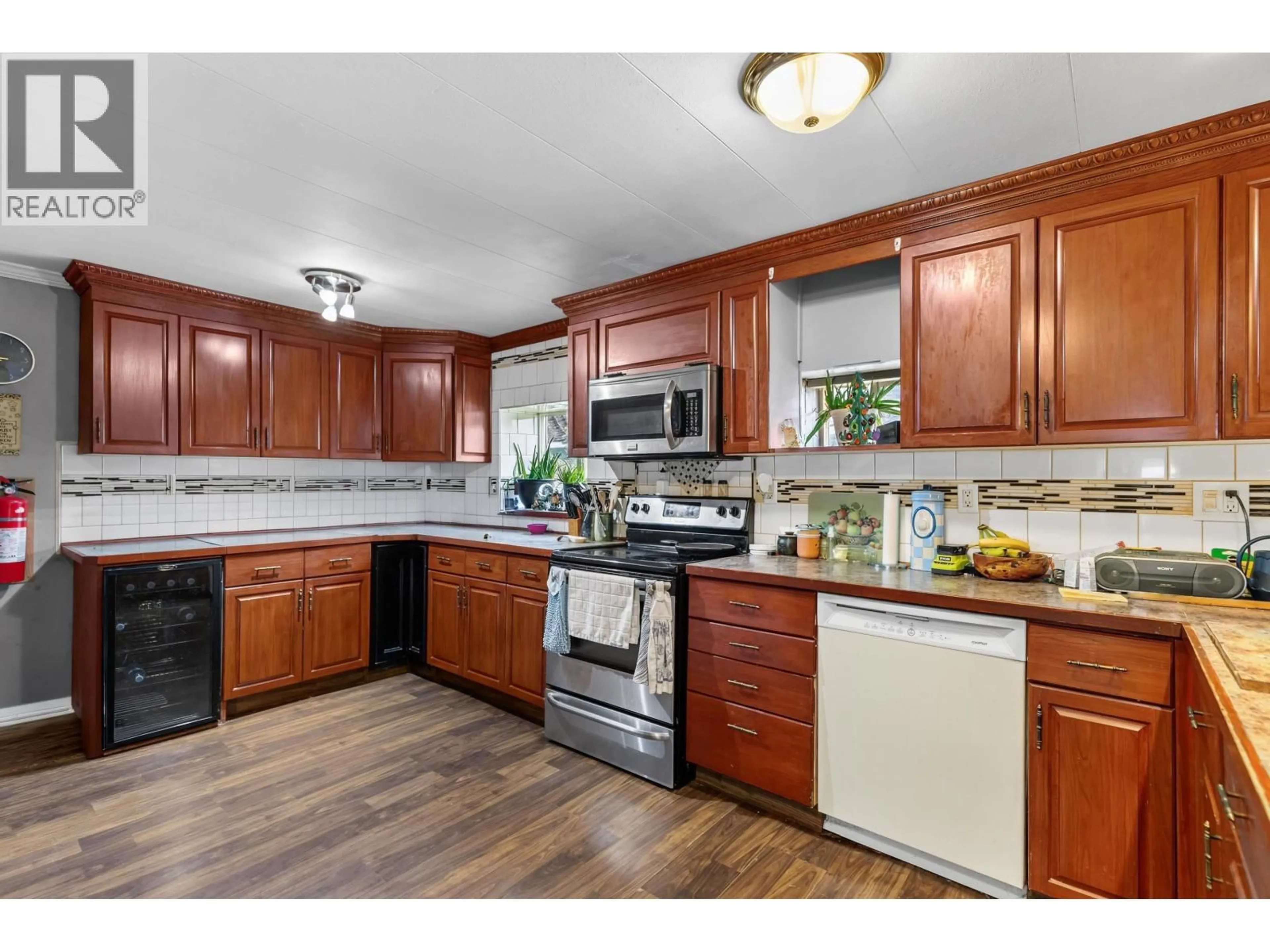 Standard kitchen, unknown for 4016 DIAMOND DRIVE, Prince George British Columbia V2K3M6