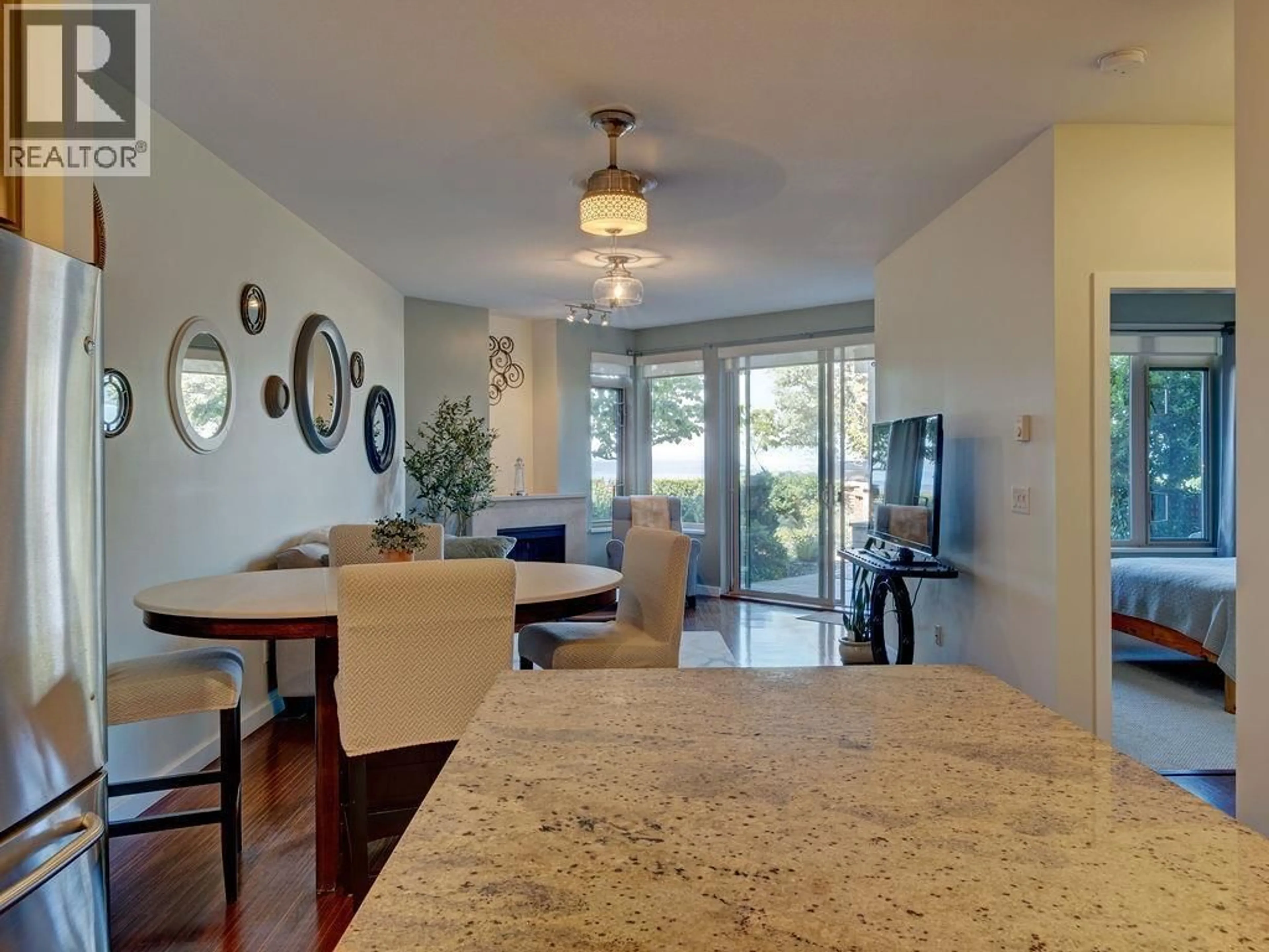Open concept kitchen, ceramic/tile floor for 105 - 5160 DAVIS BAY ROAD, Sechelt British Columbia V7Z0H3