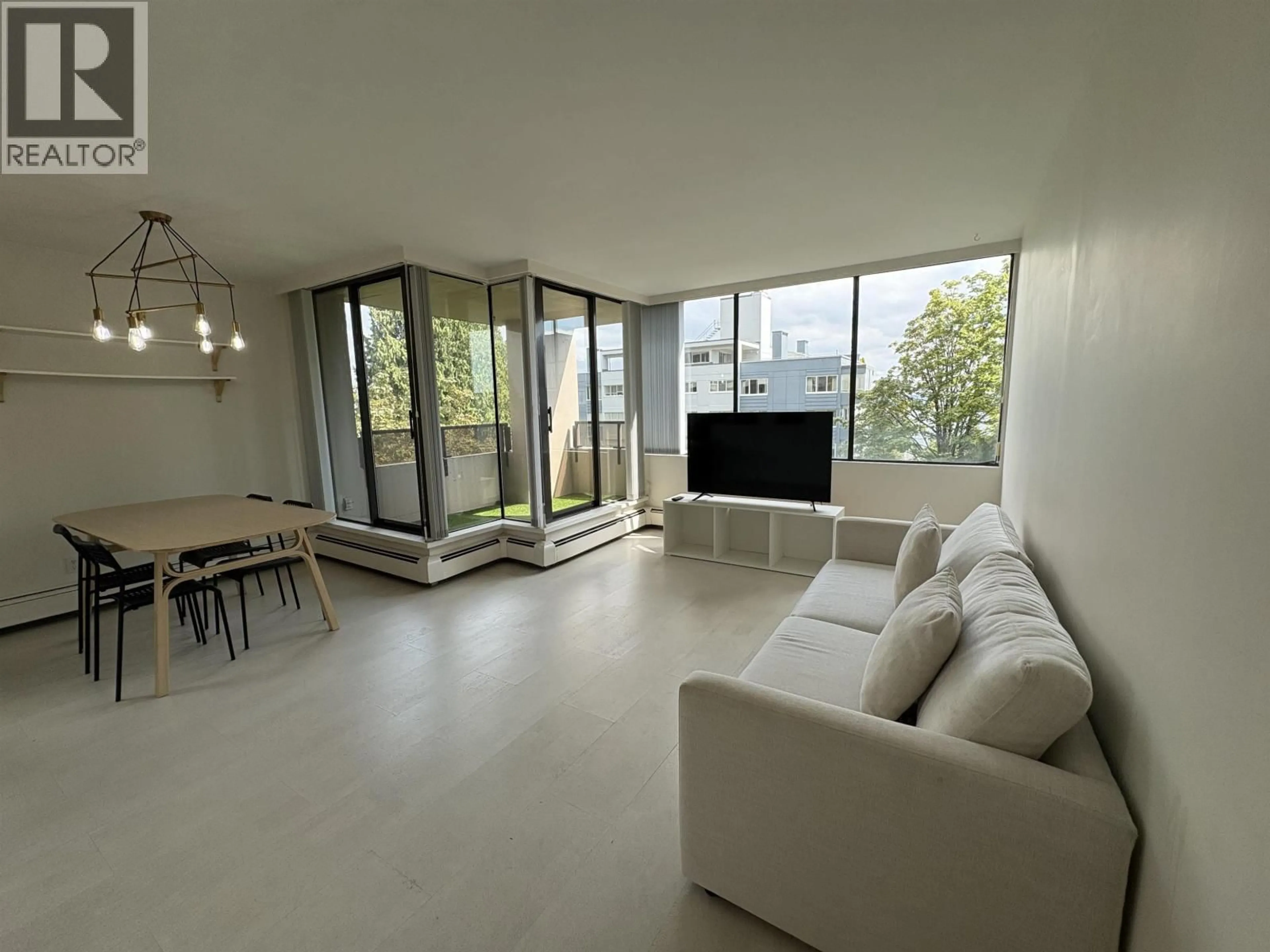 Living room with furniture, unknown for 502 - 1737 DUCHESS AVENUE, West Vancouver British Columbia V7V1P8
