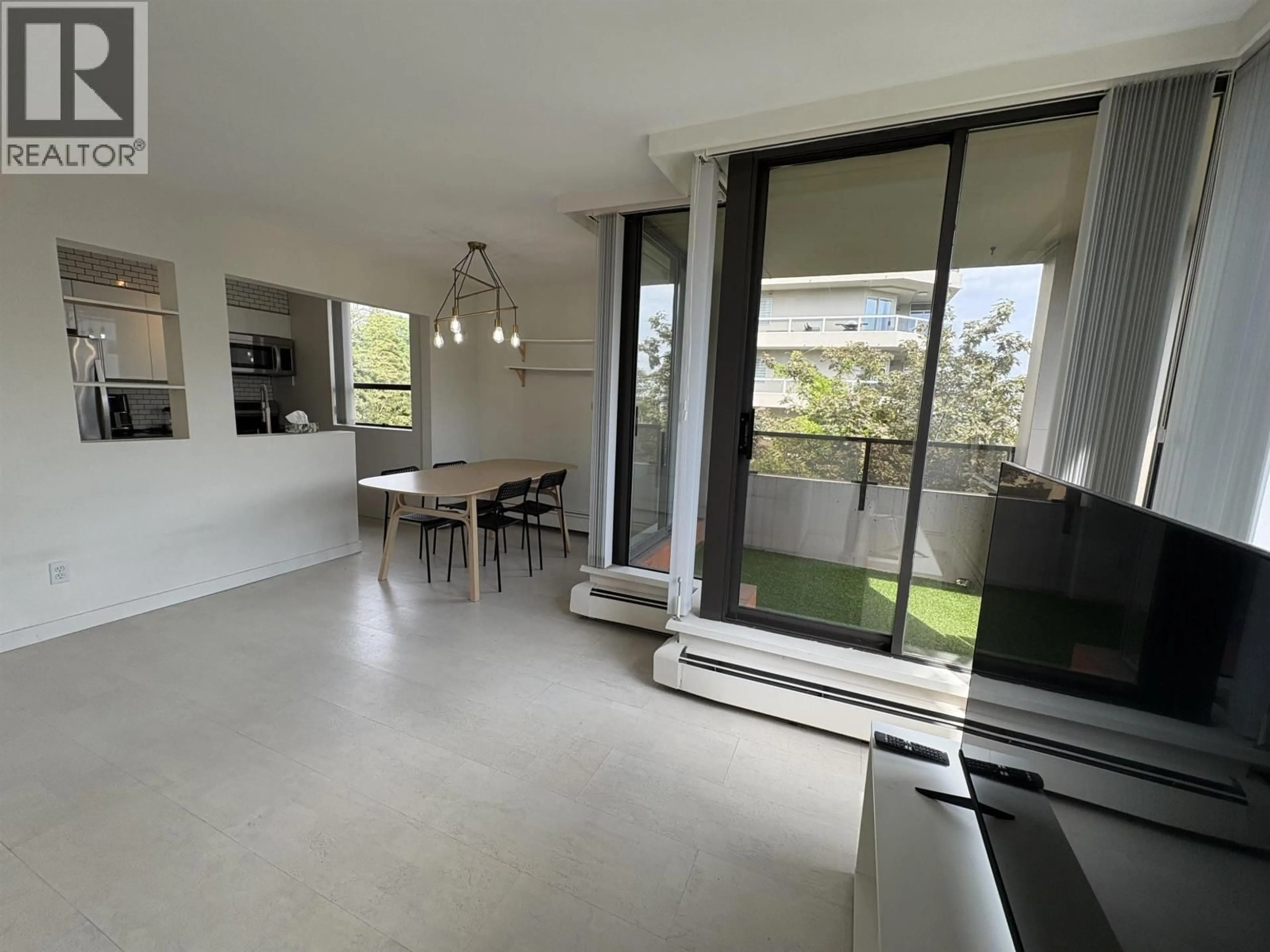 A pic of a room for 502 - 1737 DUCHESS AVENUE, West Vancouver British Columbia V7V1P8