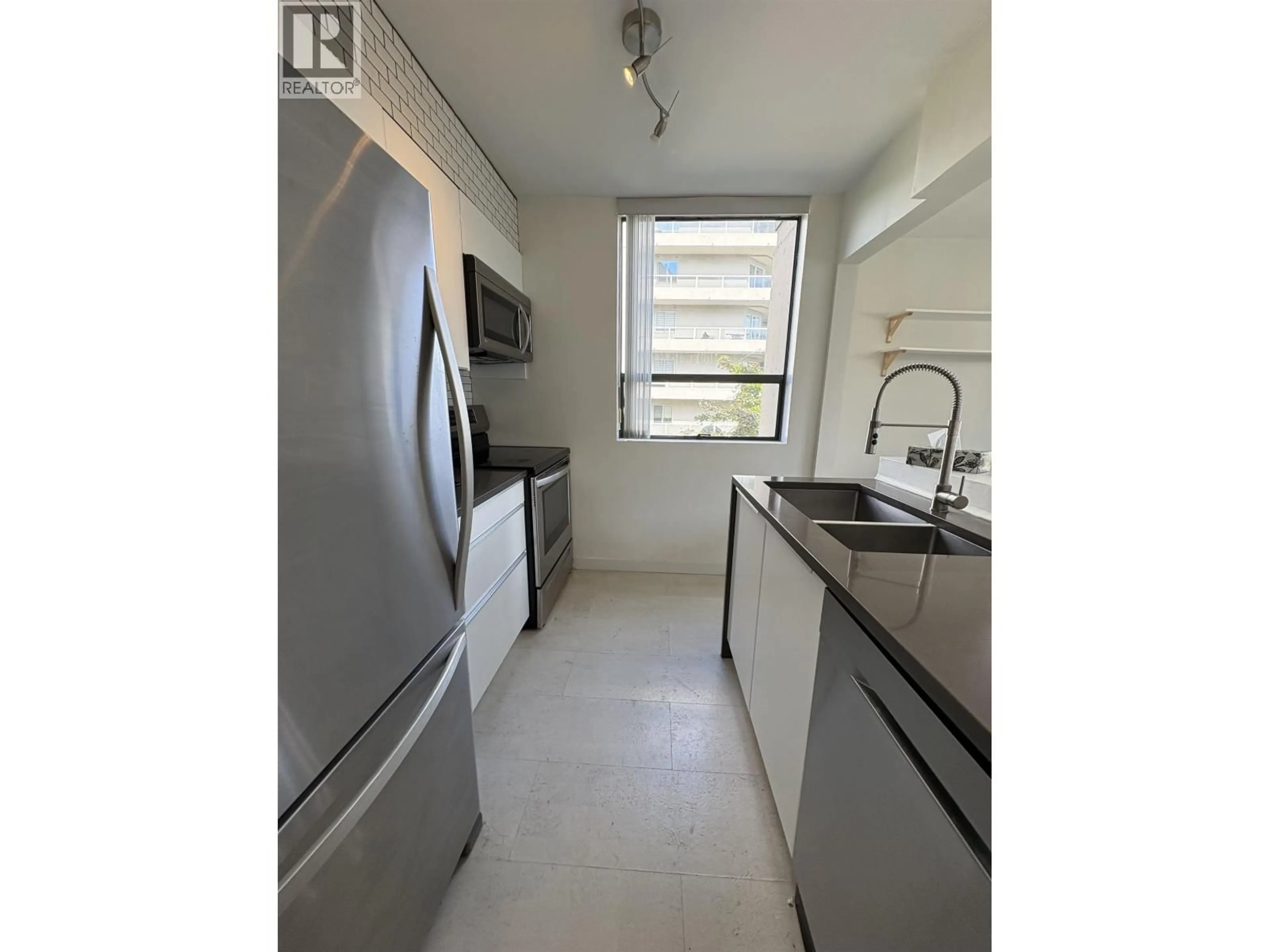 Standard kitchen, unknown for 502 - 1737 DUCHESS AVENUE, West Vancouver British Columbia V7V1P8