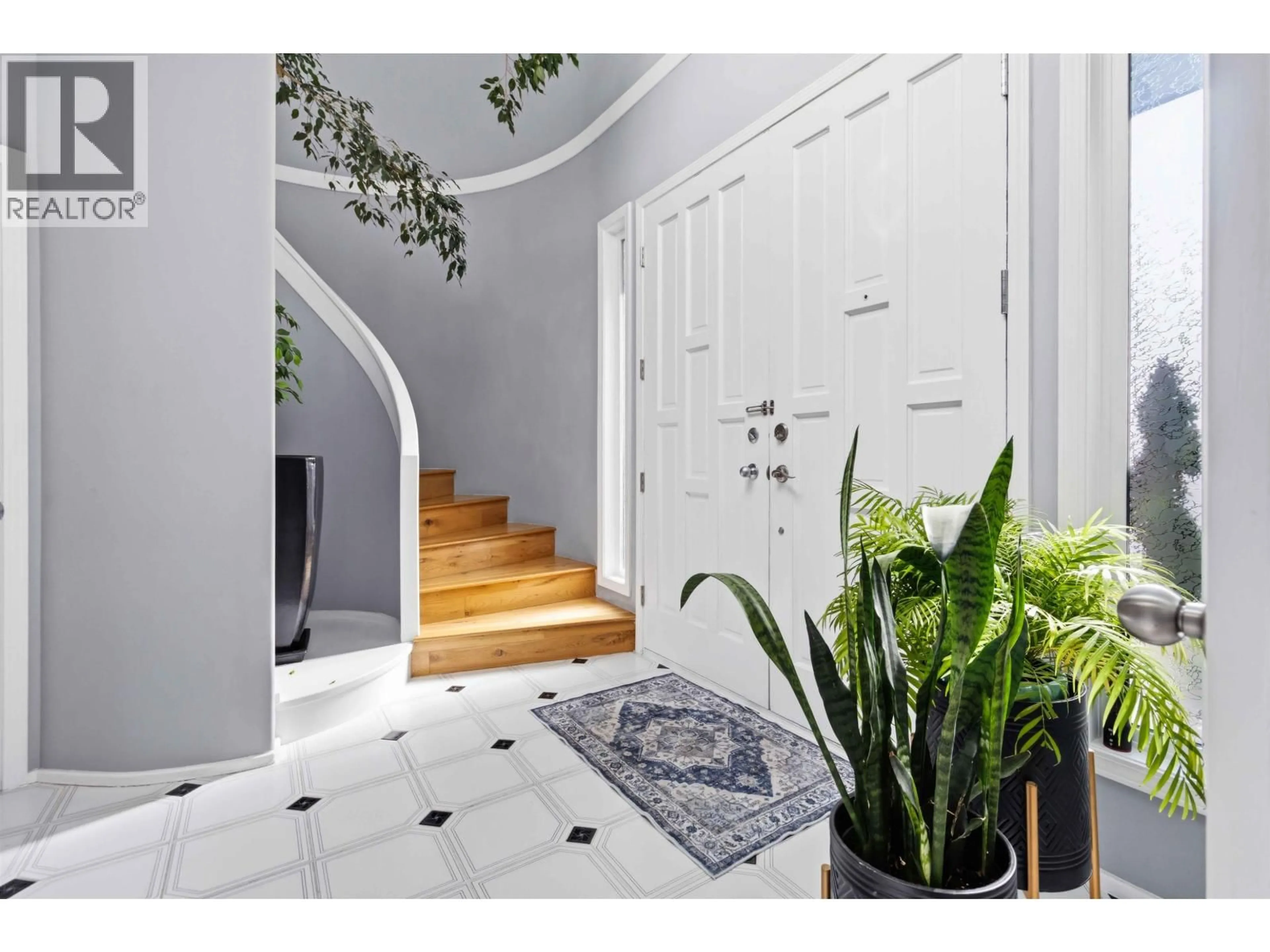 Indoor entryway for 212 SEA AVENUE, Burnaby British Columbia V5B1K5