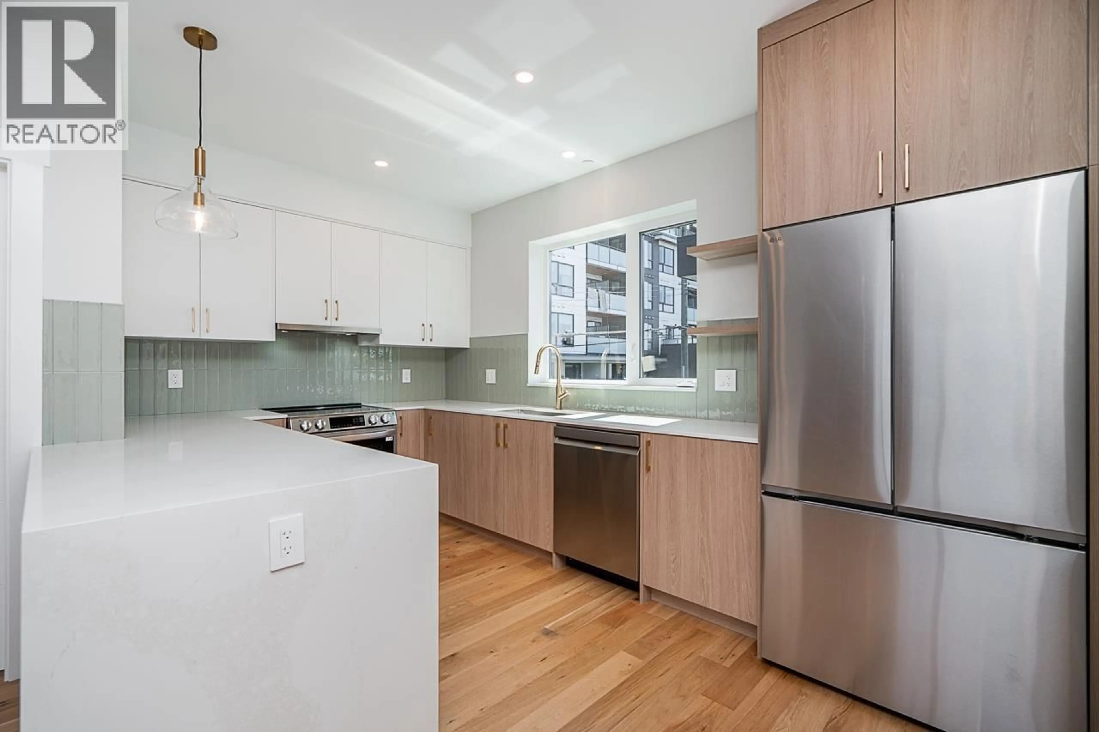 Open concept kitchen, unknown for 3 - 676 22ND AVENUE, Vancouver British Columbia V5V1V4