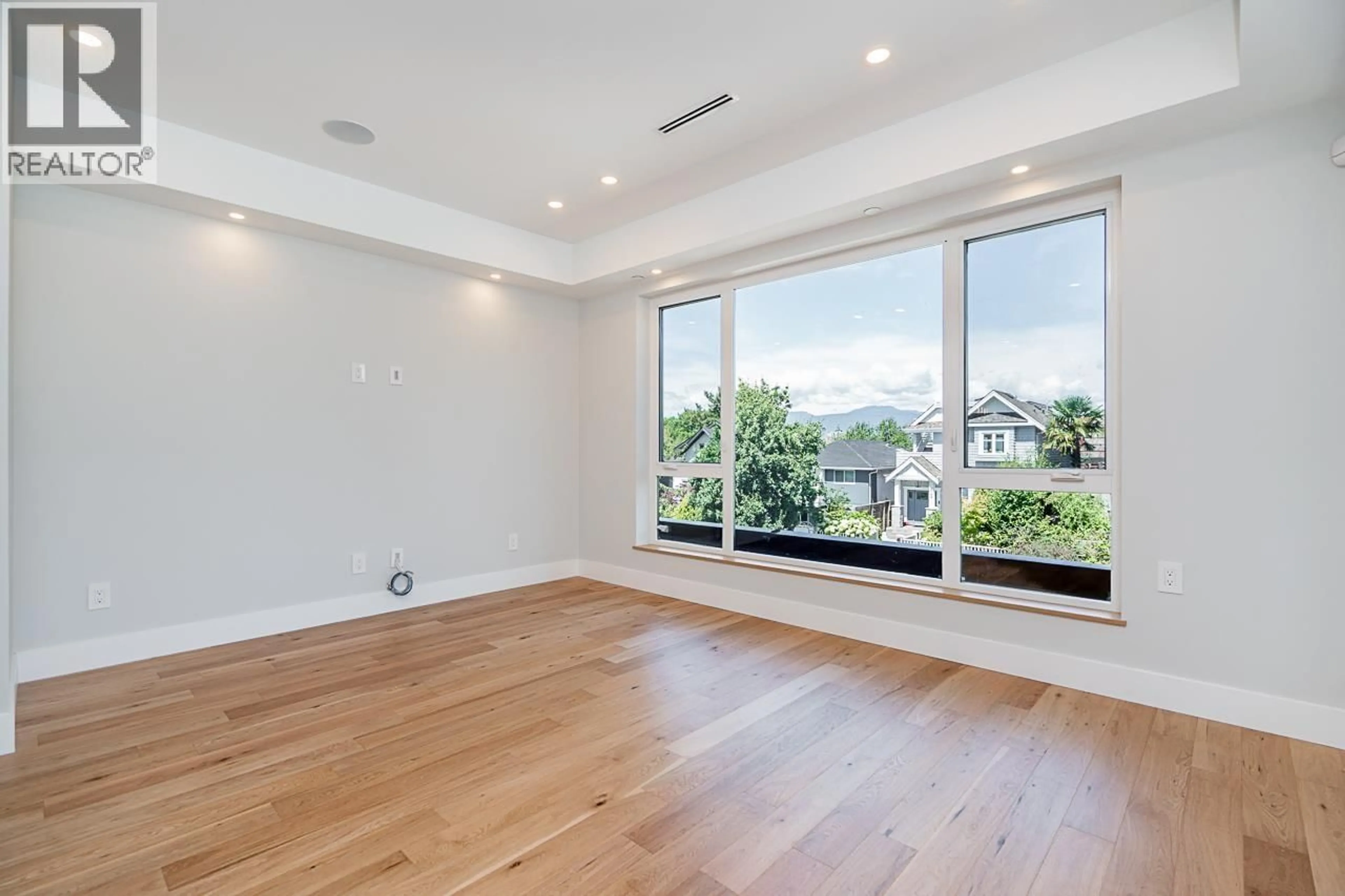 A pic of a room for 3 - 676 22ND AVENUE, Vancouver British Columbia V5V1V4
