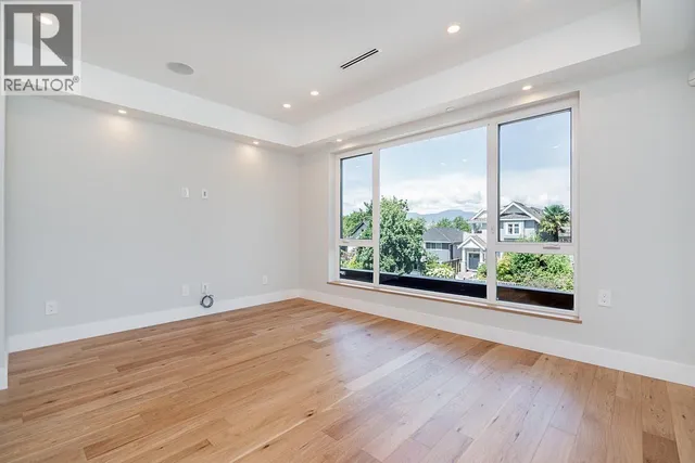 3 - 676 22ND AVENUE, Vancouver 4