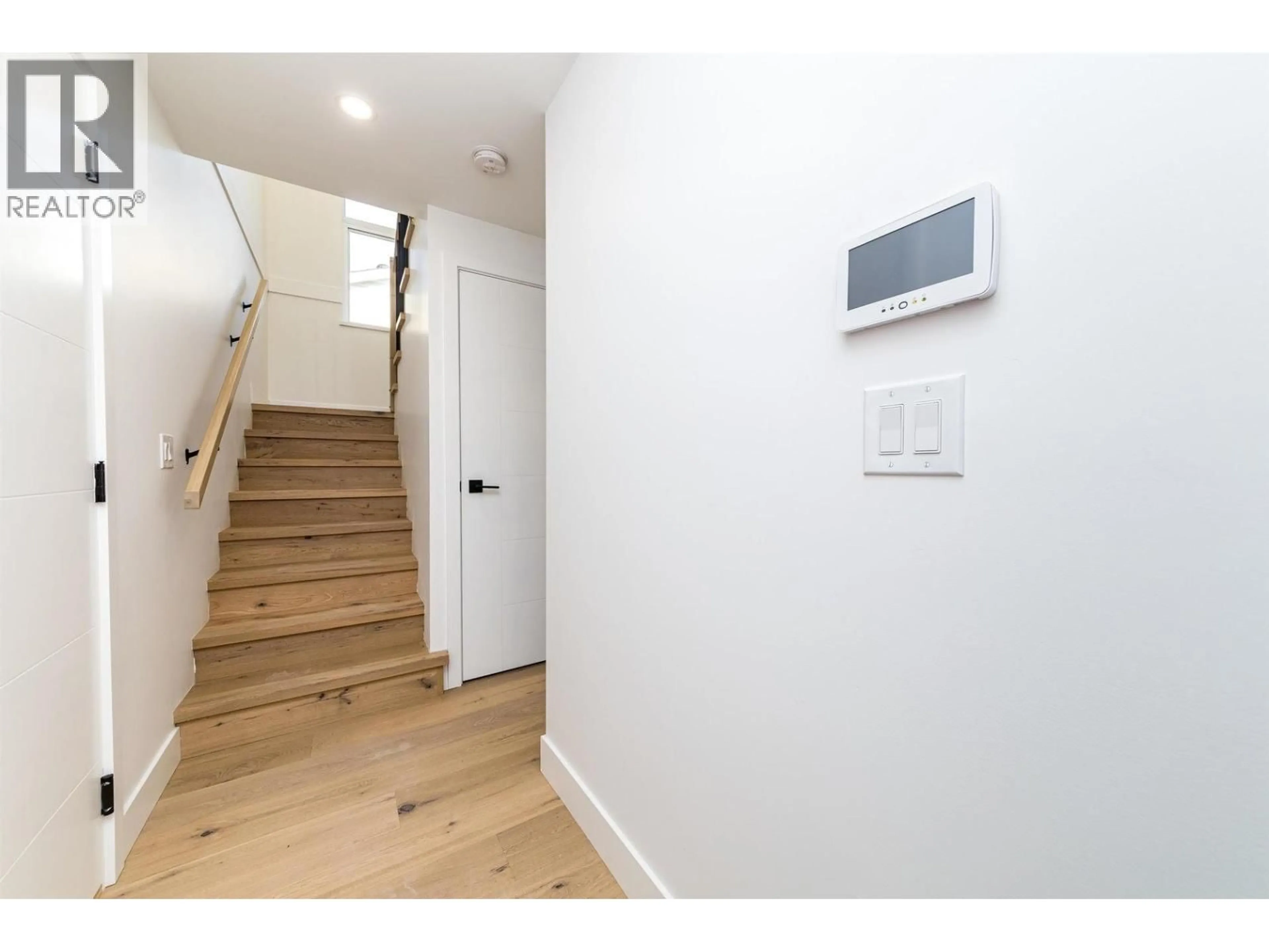 Indoor entryway for 5447 KILLARNEY STREET, Vancouver British Columbia V5R3W3