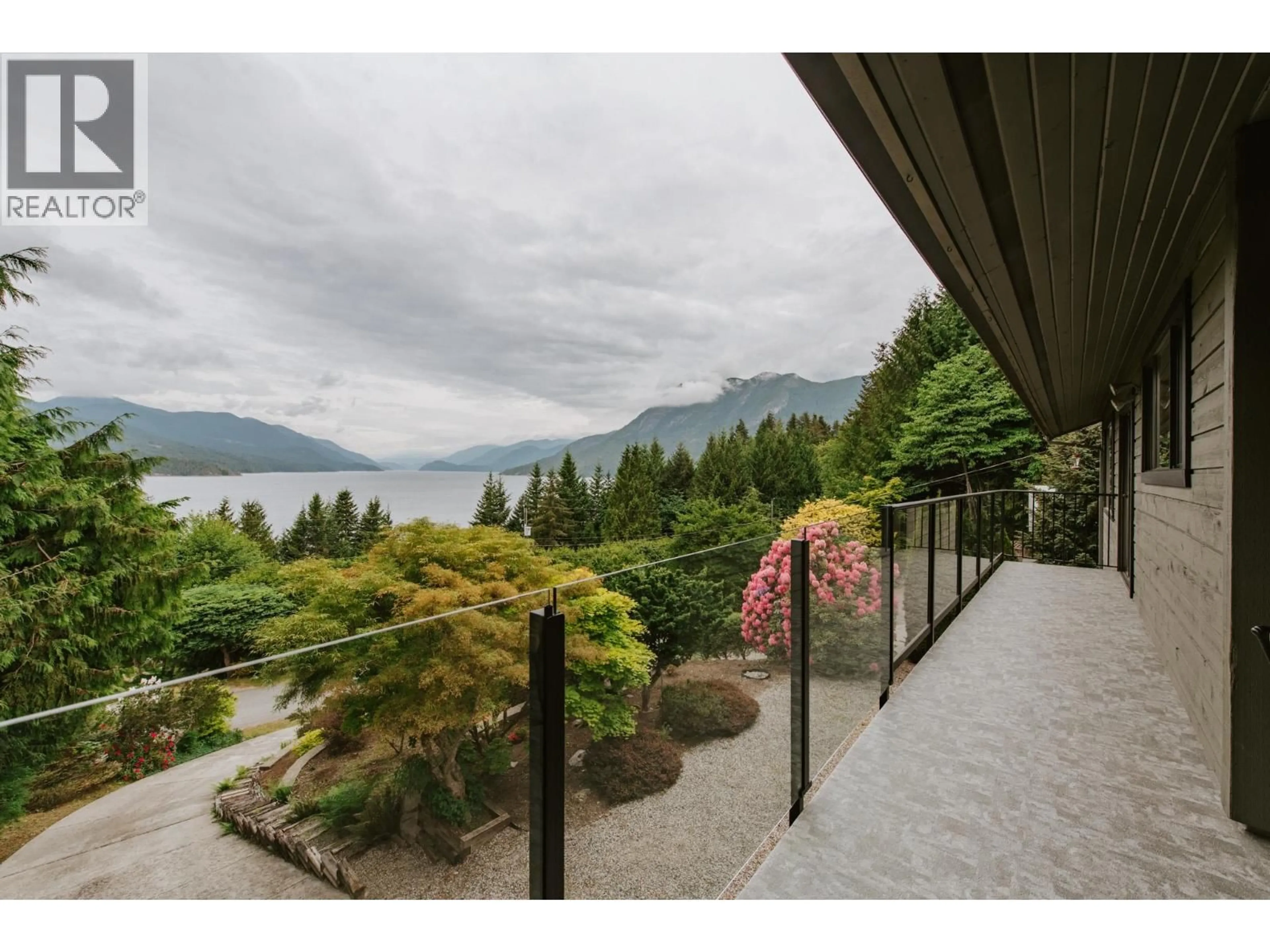 Patio, water/lake/river/ocean view for 6950 PORPOISE DRIVE, Sechelt British Columbia V7Z0C8