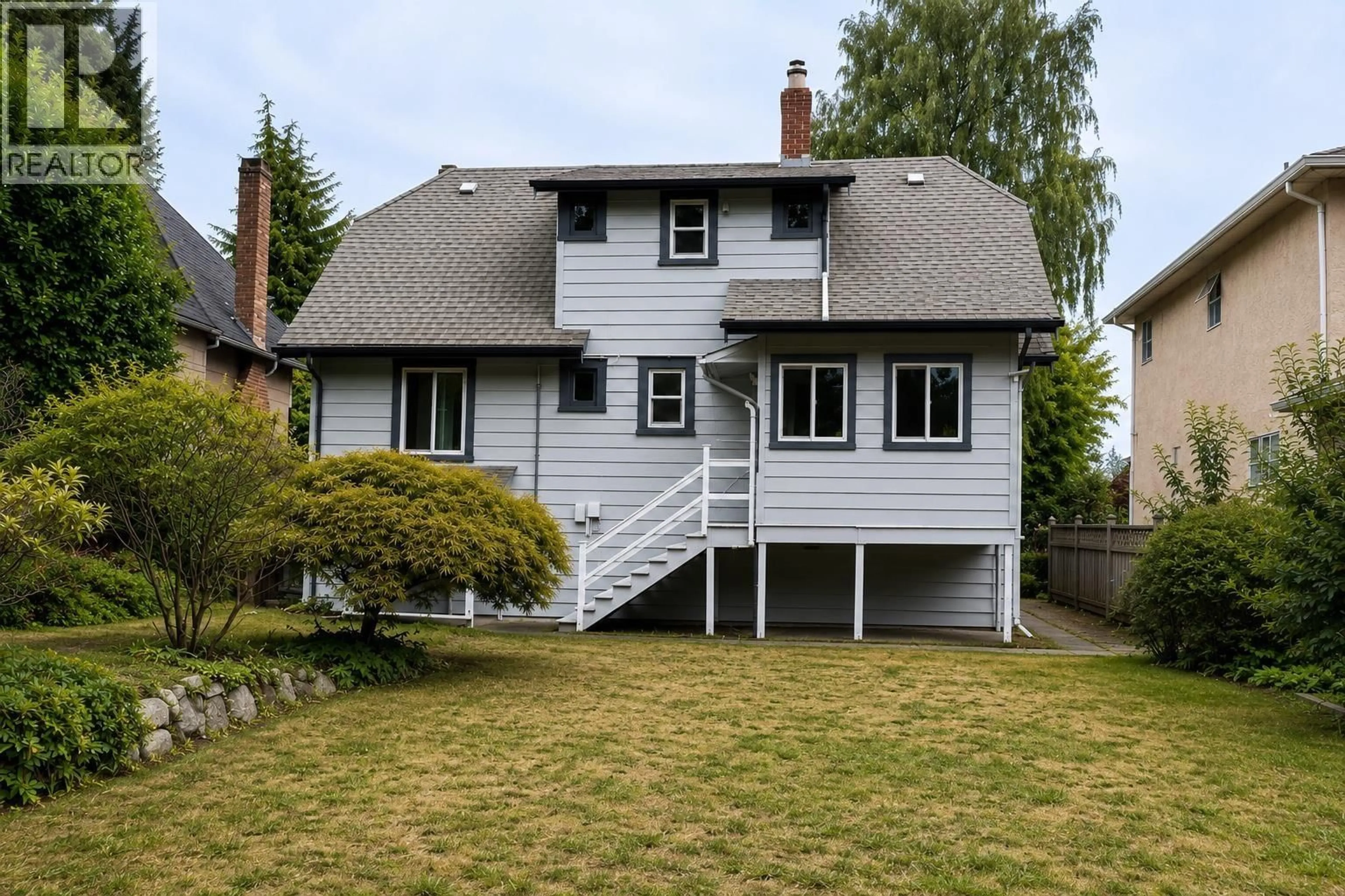 Home with vinyl exterior material, street for 3885 35TH AVENUE, Vancouver British Columbia V6N2N8