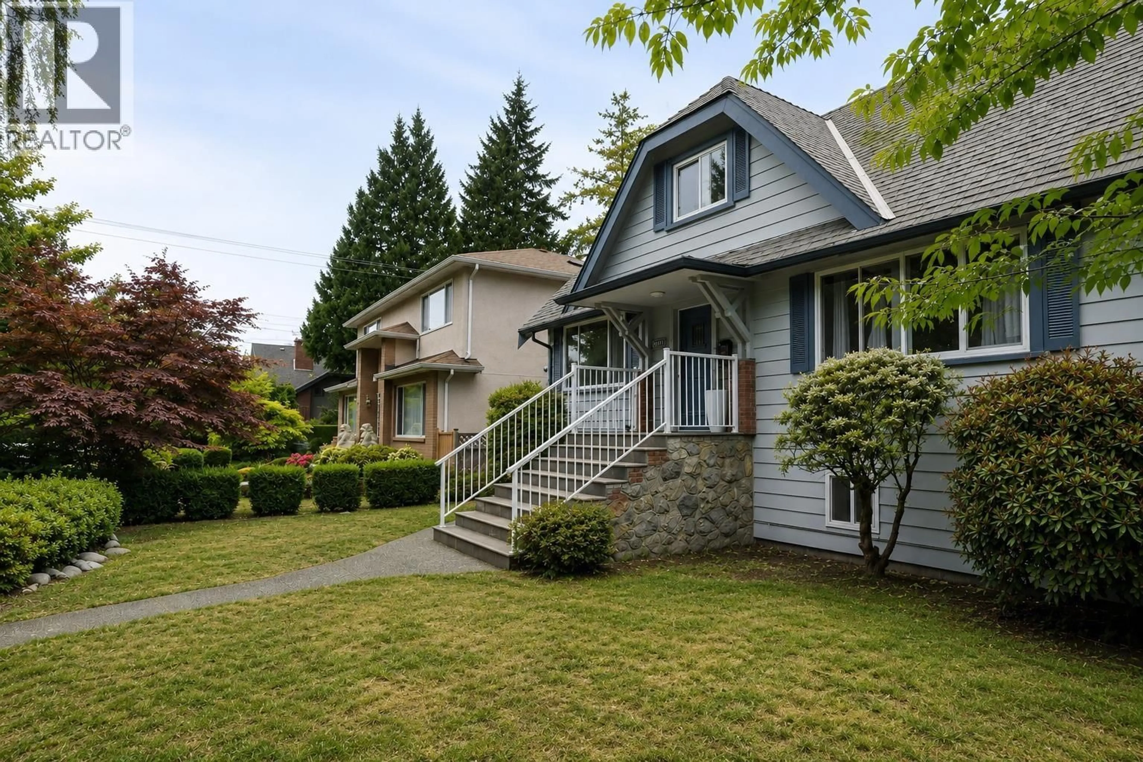 Home with vinyl exterior material, street for 3885 35TH AVENUE, Vancouver British Columbia V6N2N8