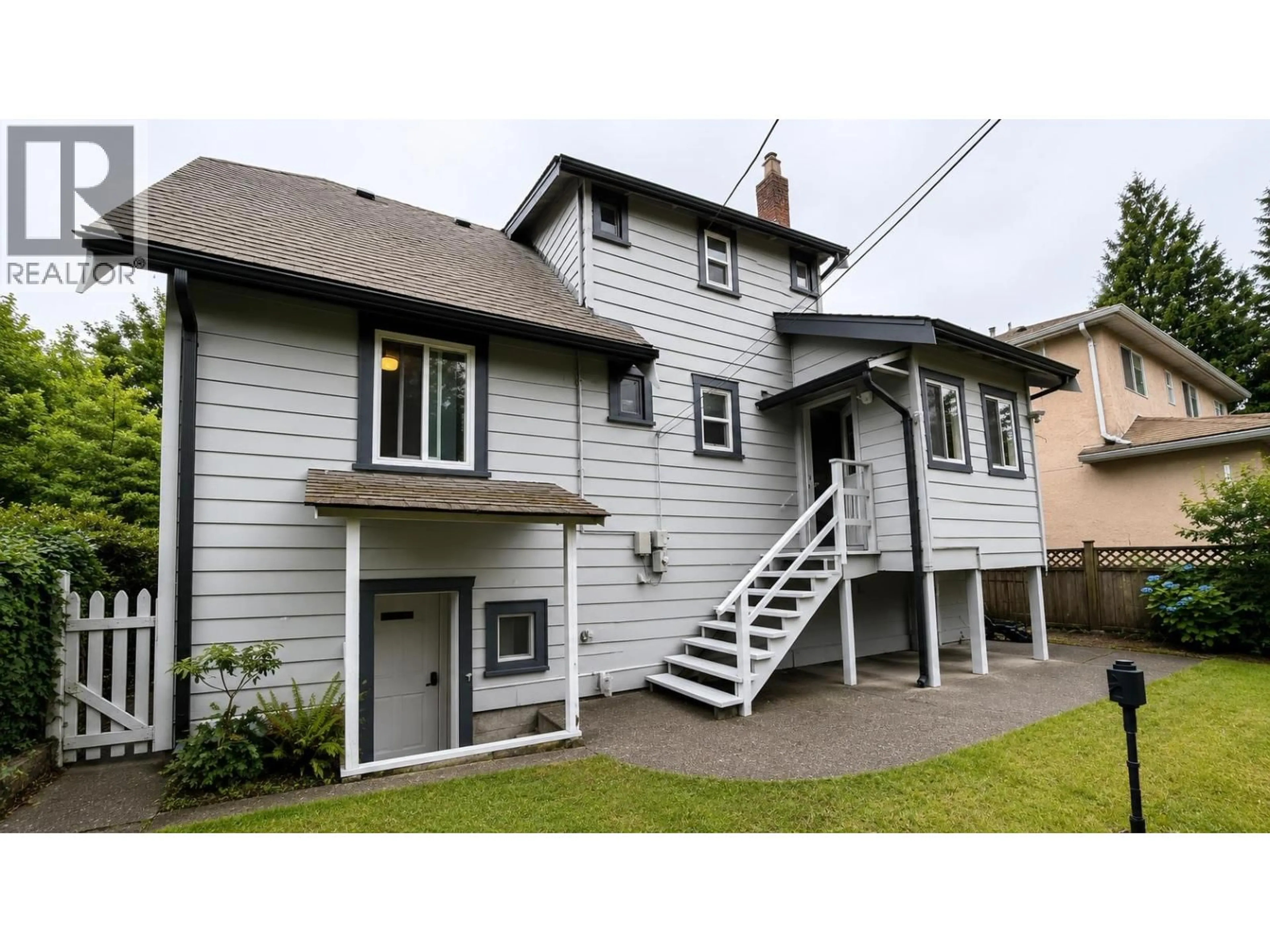 Home with vinyl exterior material, street for 3885 35TH AVENUE, Vancouver British Columbia V6N2N8