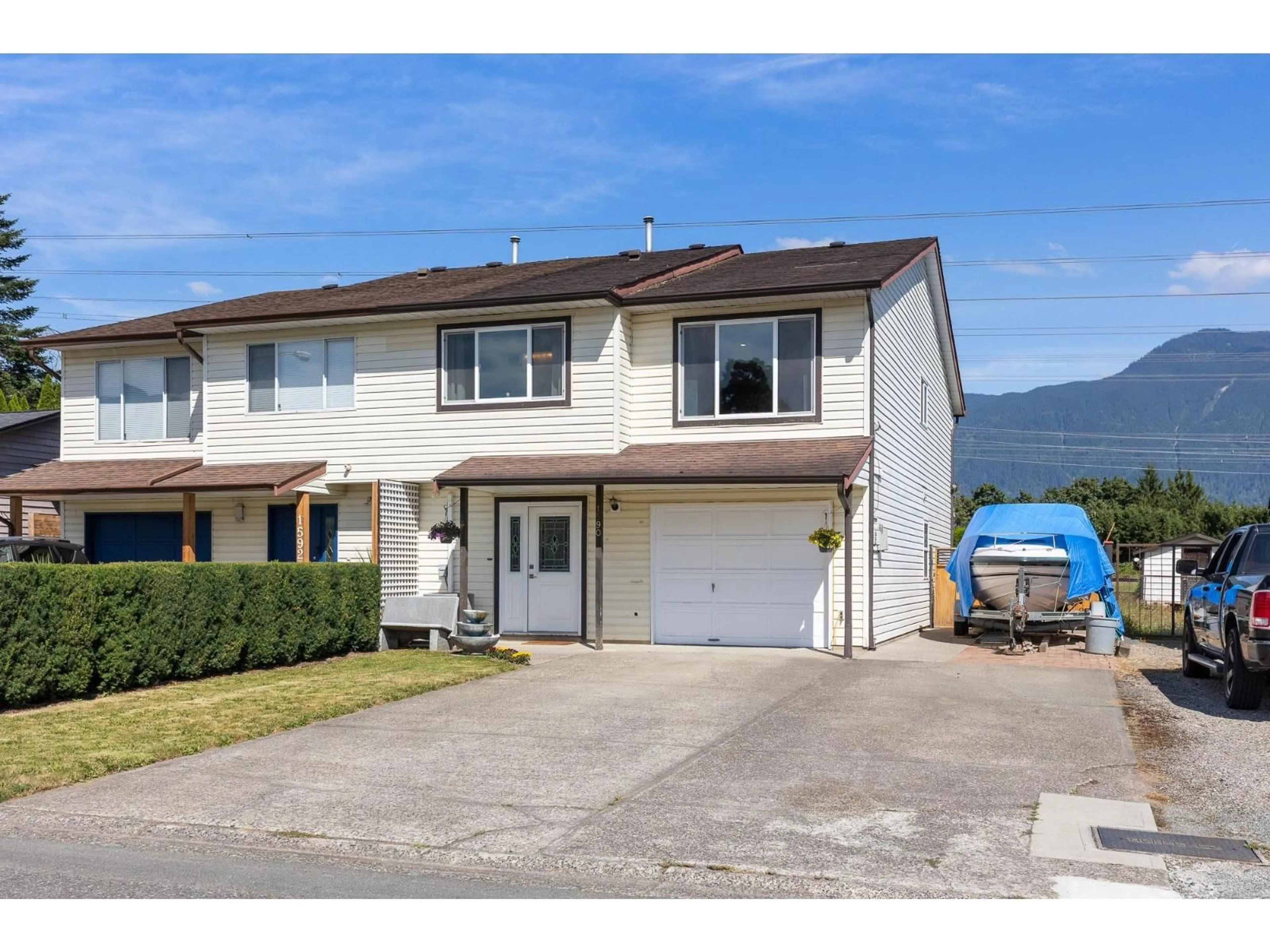 Home with vinyl exterior material, water/lake/river/ocean view for 1590 LOGAN ROAD, Agassiz British Columbia V0M1A2