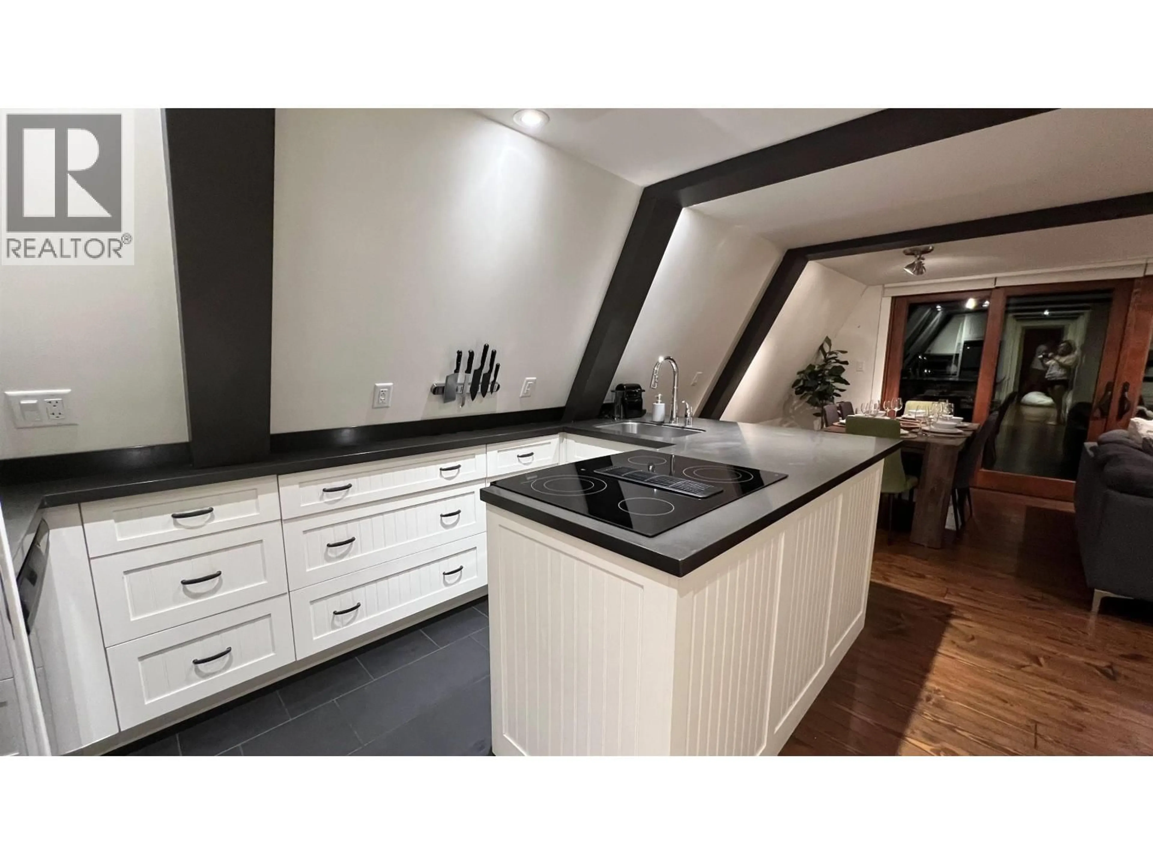 Contemporary kitchen, unknown for 7102 NESTERS ROAD, Whistler British Columbia V8E0E2