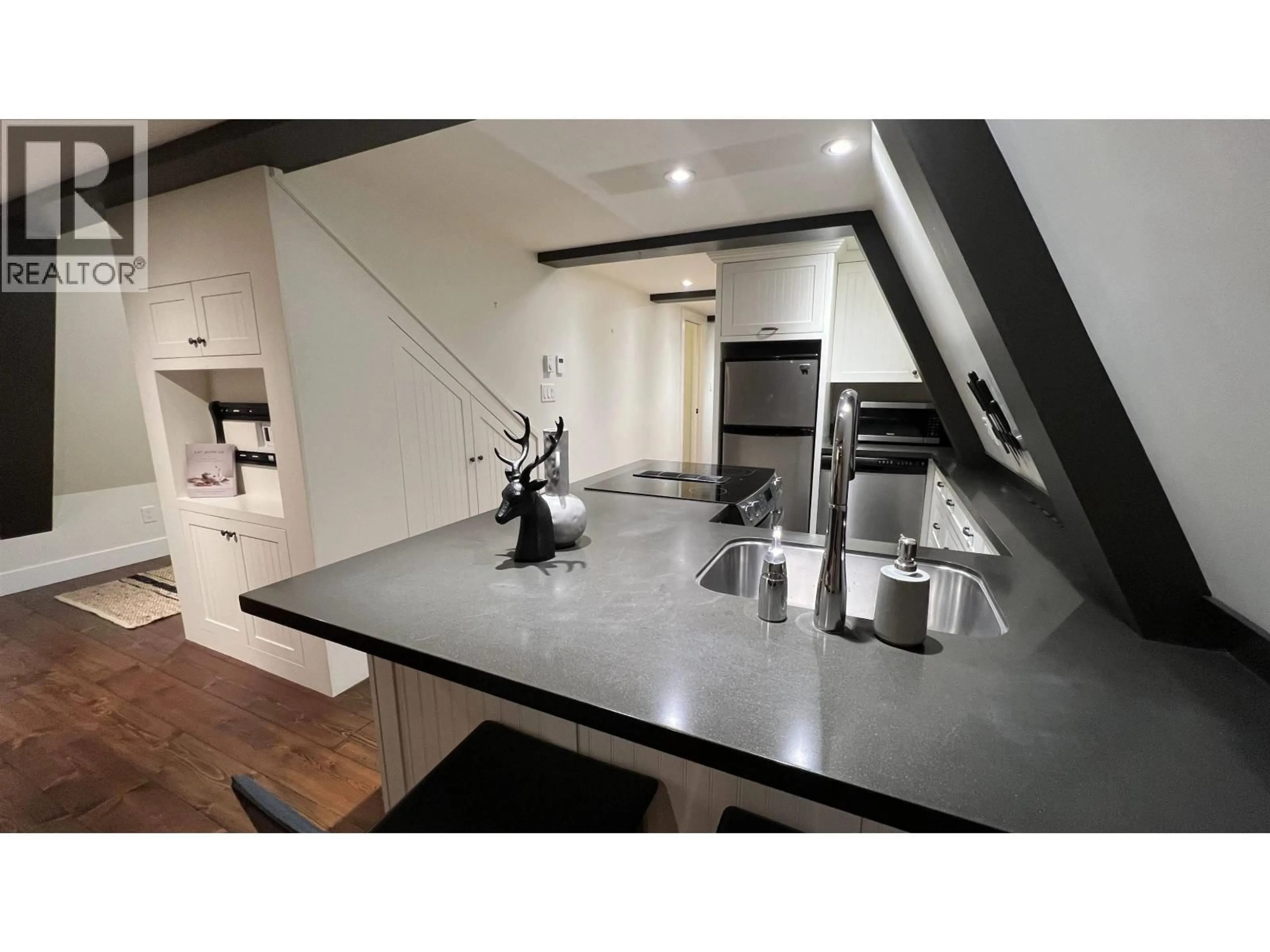 Open concept kitchen, unknown for 7102 NESTERS ROAD, Whistler British Columbia V8E0E2