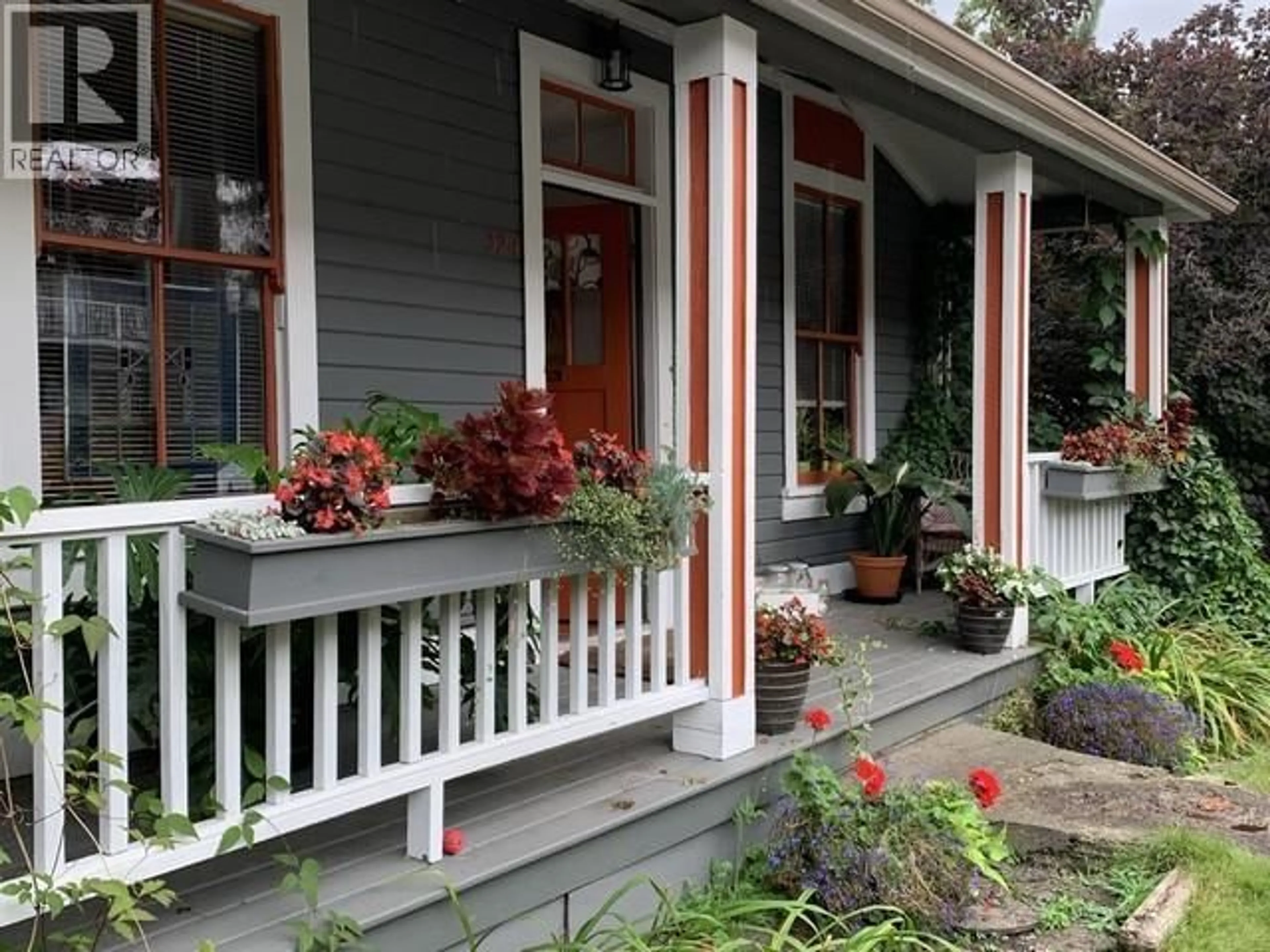 Unknown for 324 TENTH STREET, New Westminster British Columbia V3M3Y5