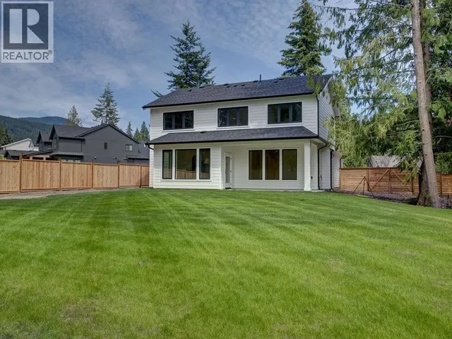 385 SOLAZ PLACE, Gibsons 5