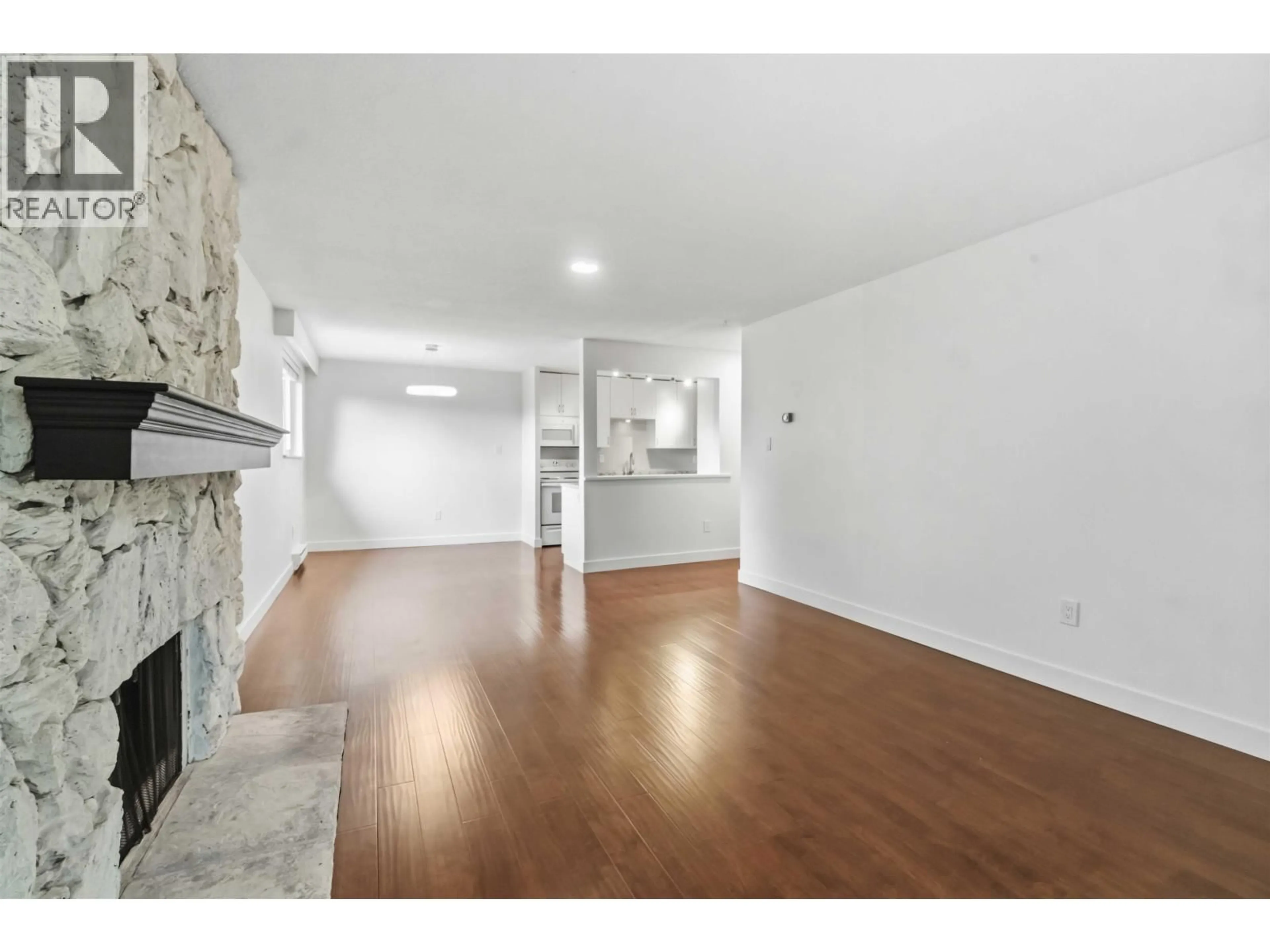 A pic of a room for 307 - 2381 BURY AVENUE, Port Coquitlam British Columbia V3C1Z9