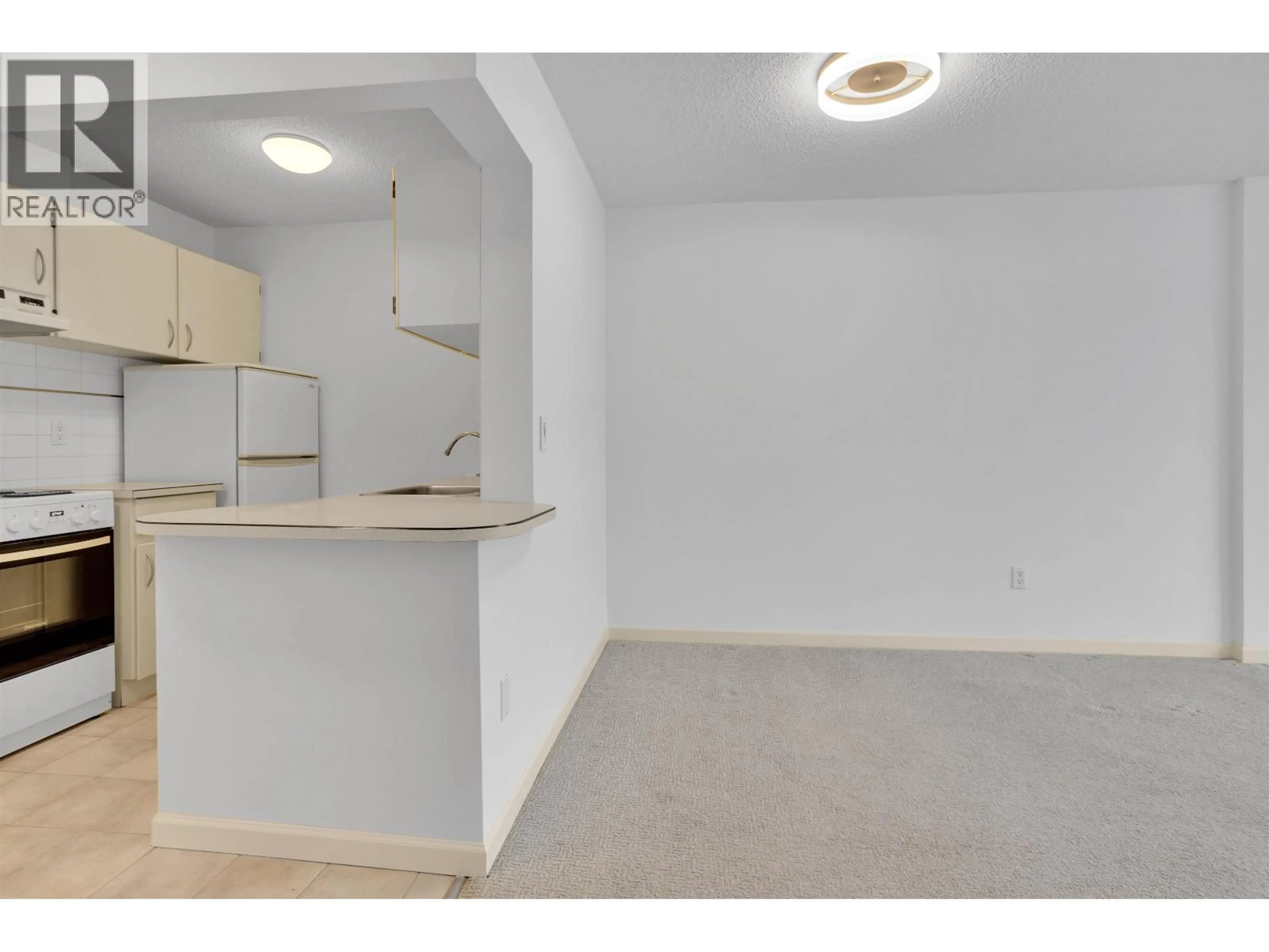 Standard kitchen, unknown for 303 - 150 15TH STREET, North Vancouver British Columbia V7L4N9