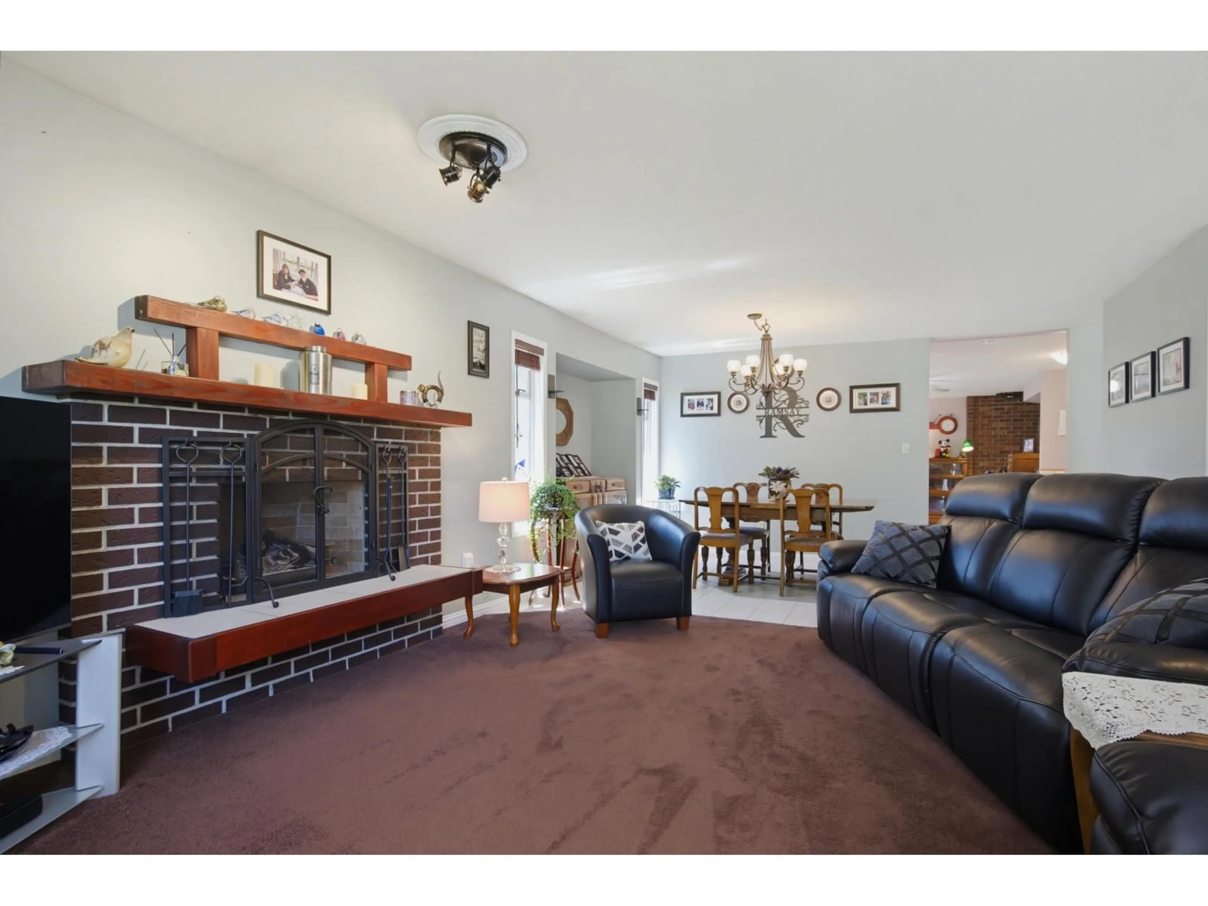 Living room with furniture, unknown for 3457 MERRITT STREET, Abbotsford British Columbia V2T5B9