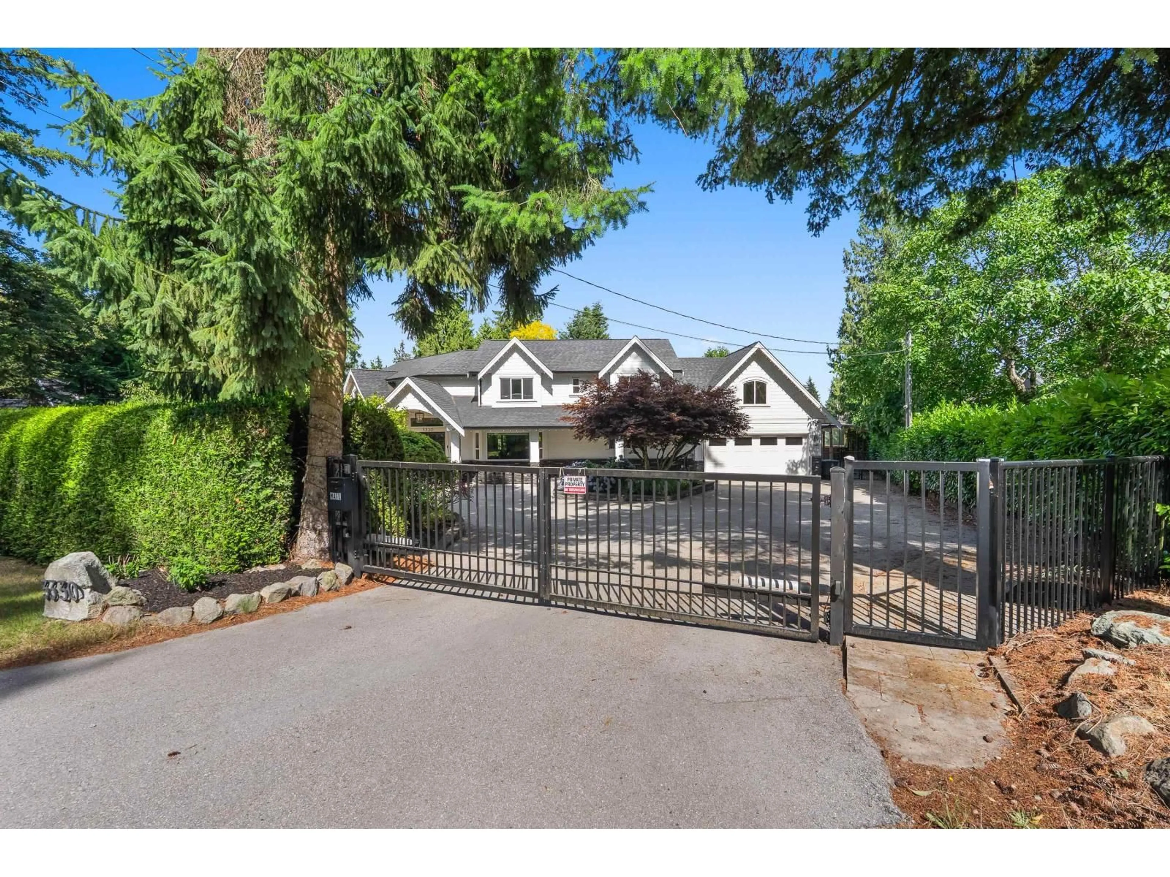 A pic from outside/outdoor area/front of a property/back of a property/a pic from drone, street for 3330 140 STREET, Surrey British Columbia V4P2A8