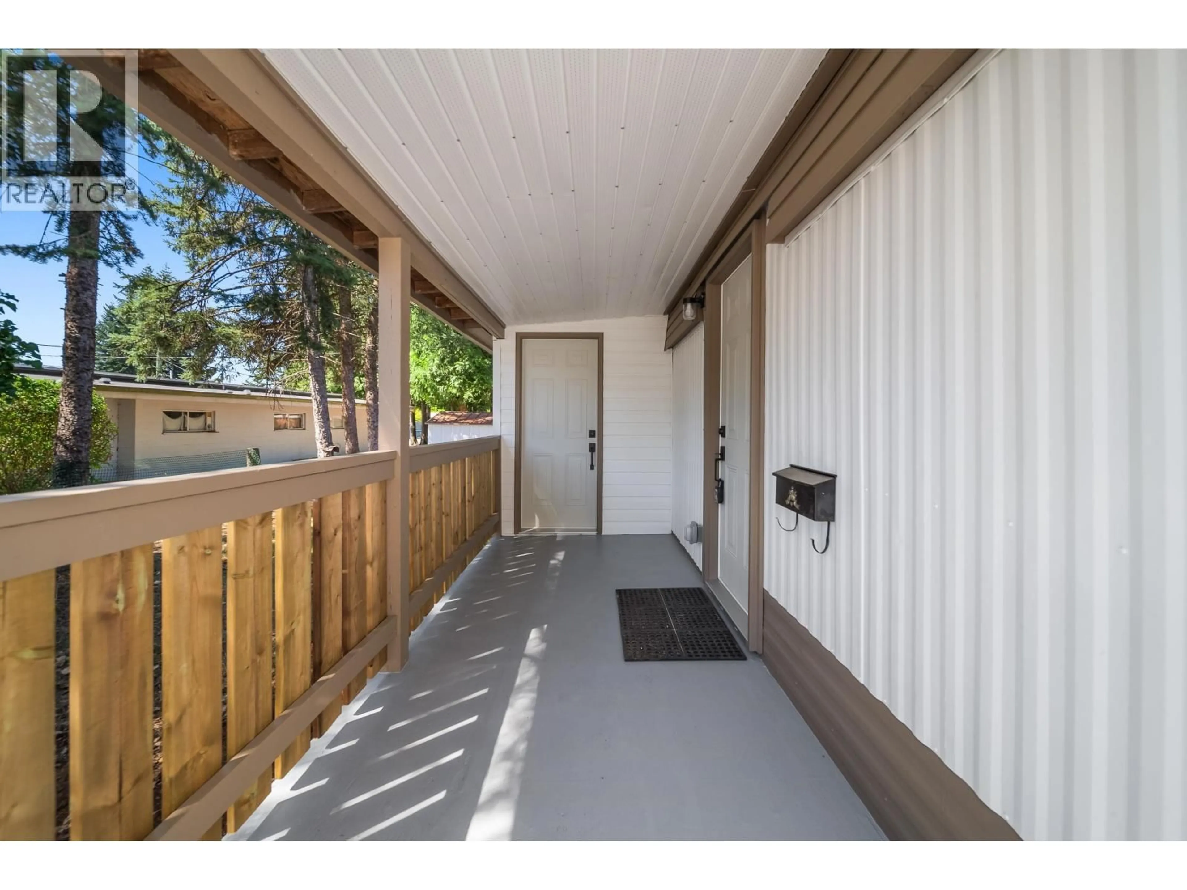 Indoor entryway for 39 - 21163 LOUGHEED HIGHWAY, Maple Ridge British Columbia V2X2R4