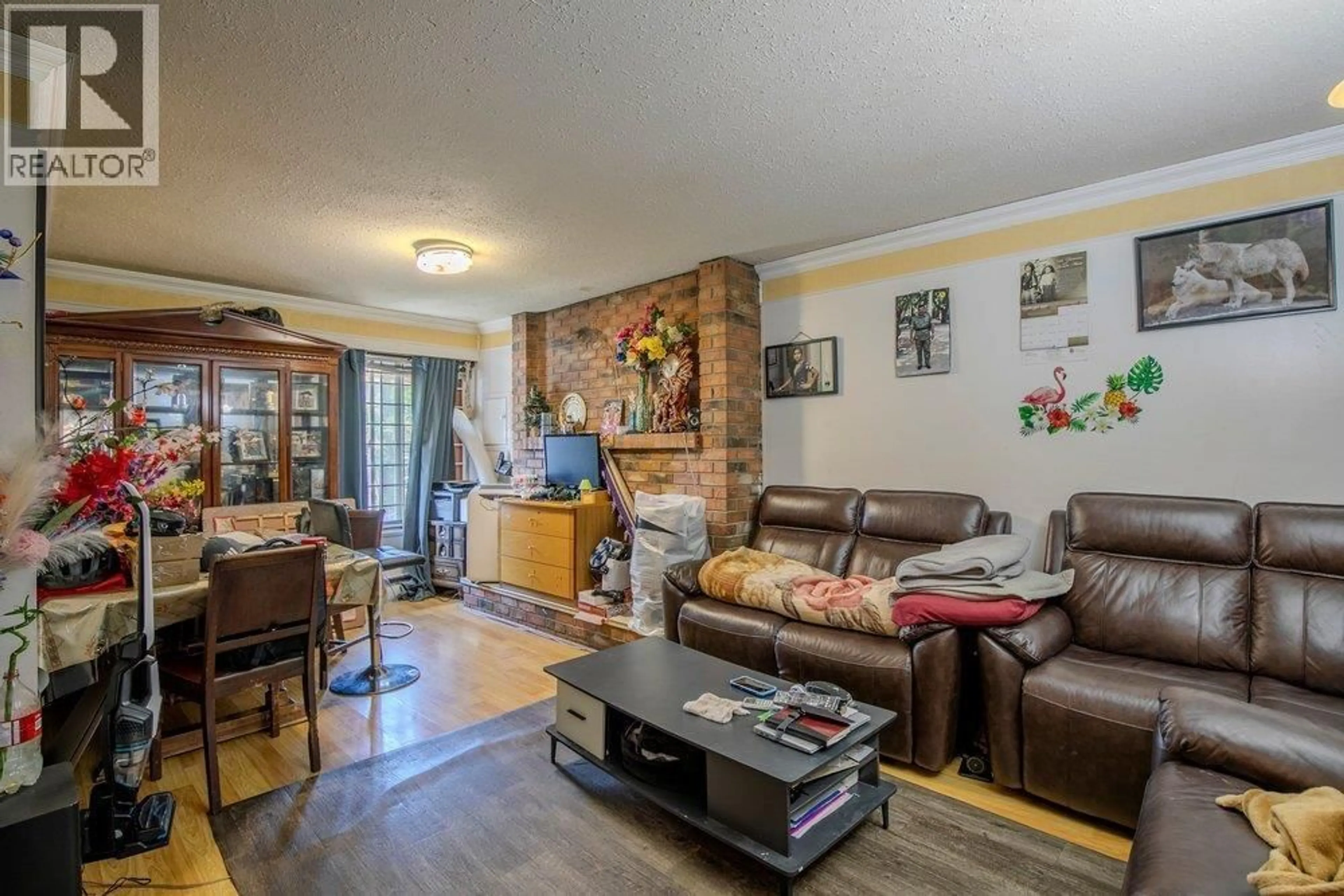 Living room with furniture, unknown for 7477 - 7479 HOLLY STREET, Burnaby British Columbia V5E2C3