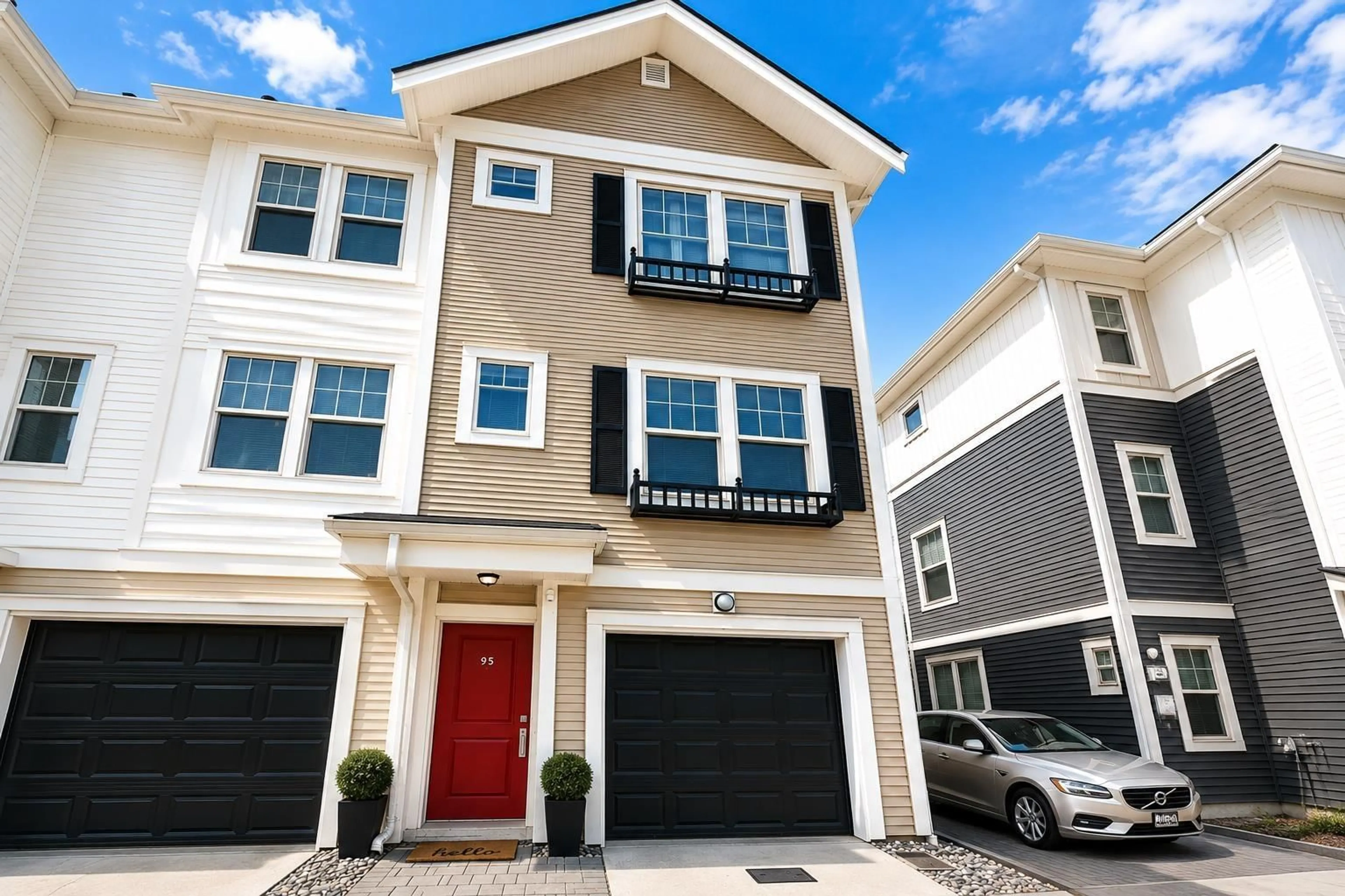 Home with vinyl exterior material, street for 95 - 32633 SIMON AVENUE, Abbotsford British Columbia V2T0G9