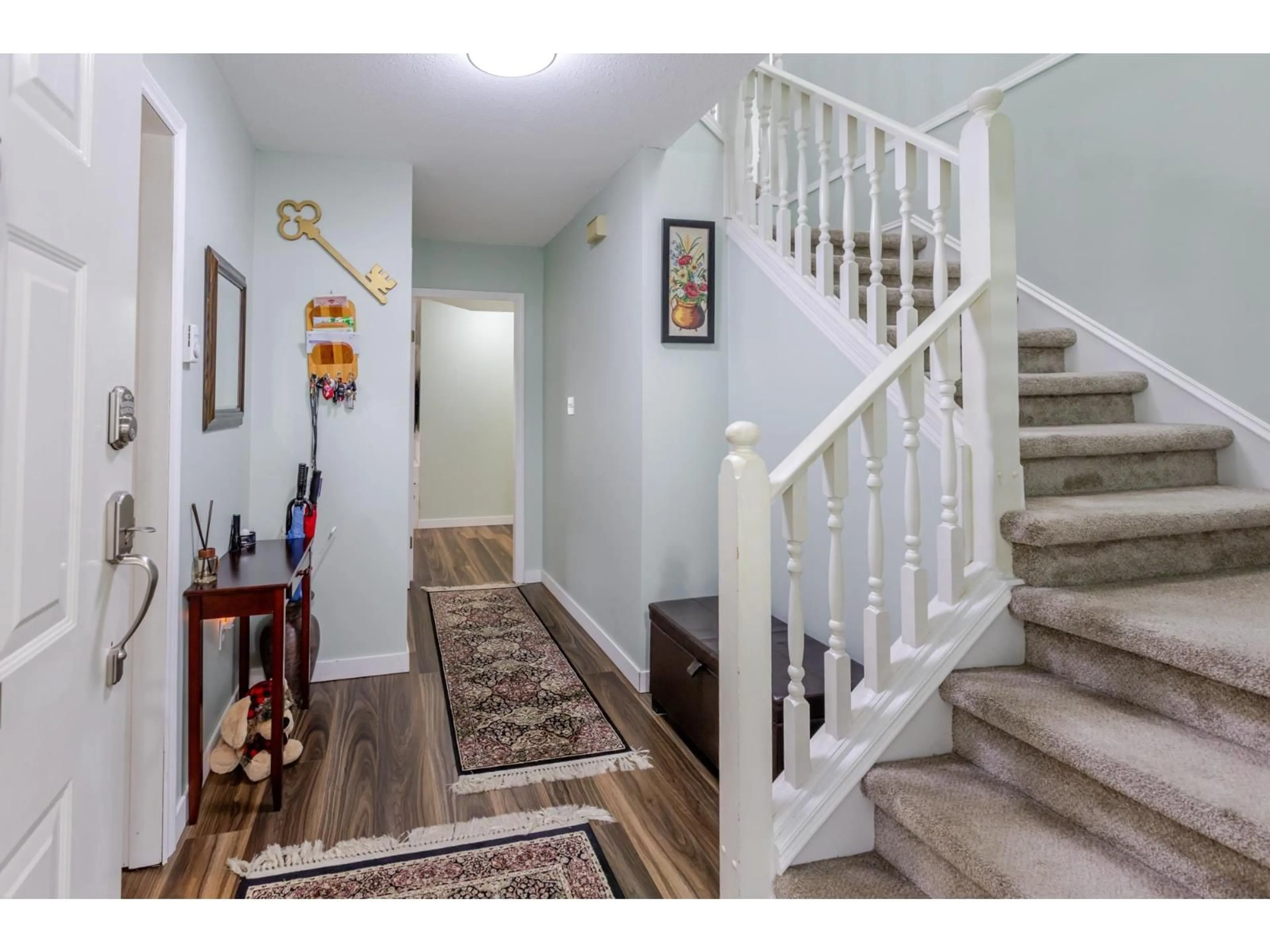 Indoor foyer for 21073 93 AVENUE, Langley British Columbia V1M2B3