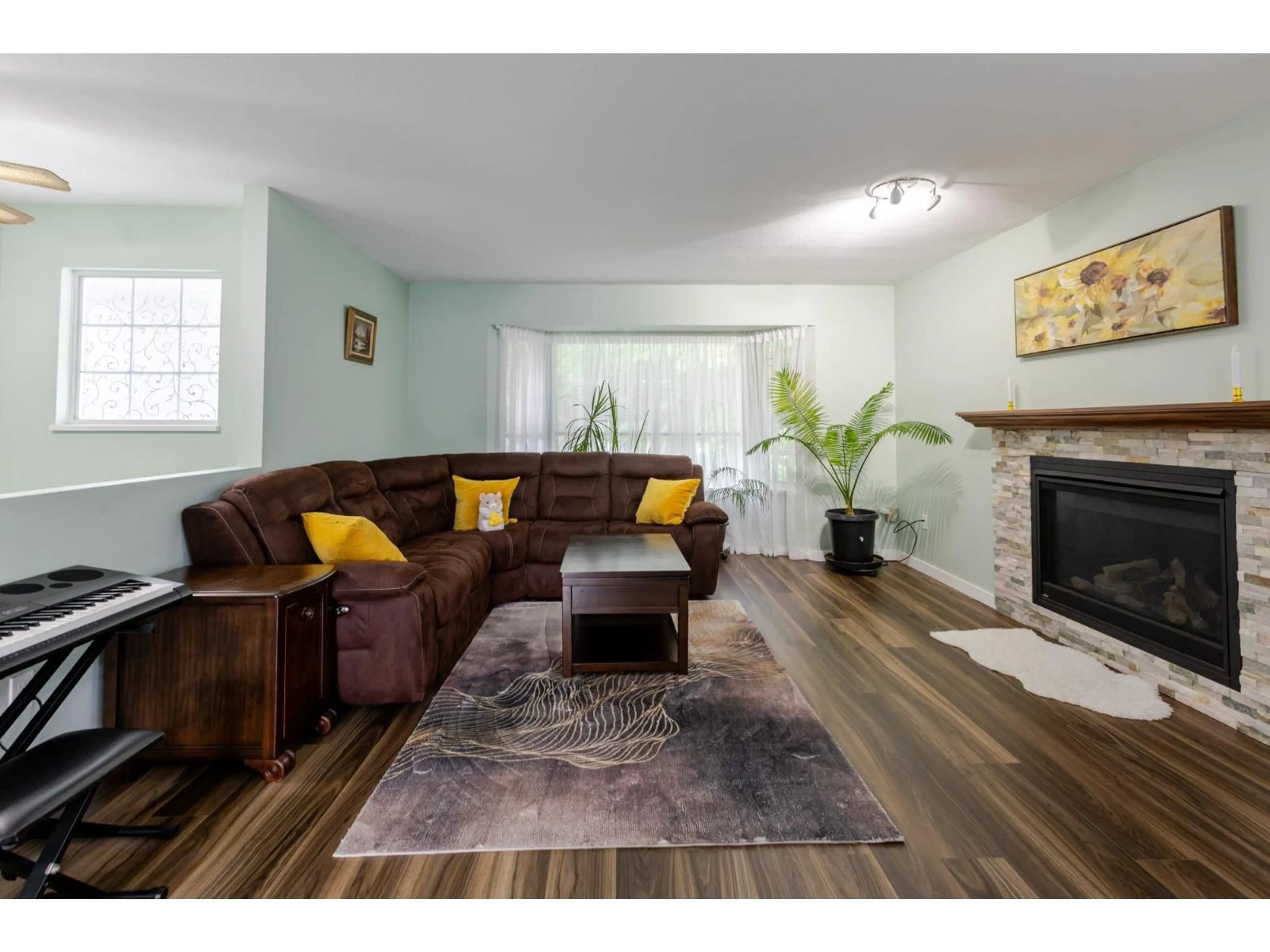 Living room with furniture, wood/laminate floor for 21073 93 AVENUE, Langley British Columbia V1M2B3