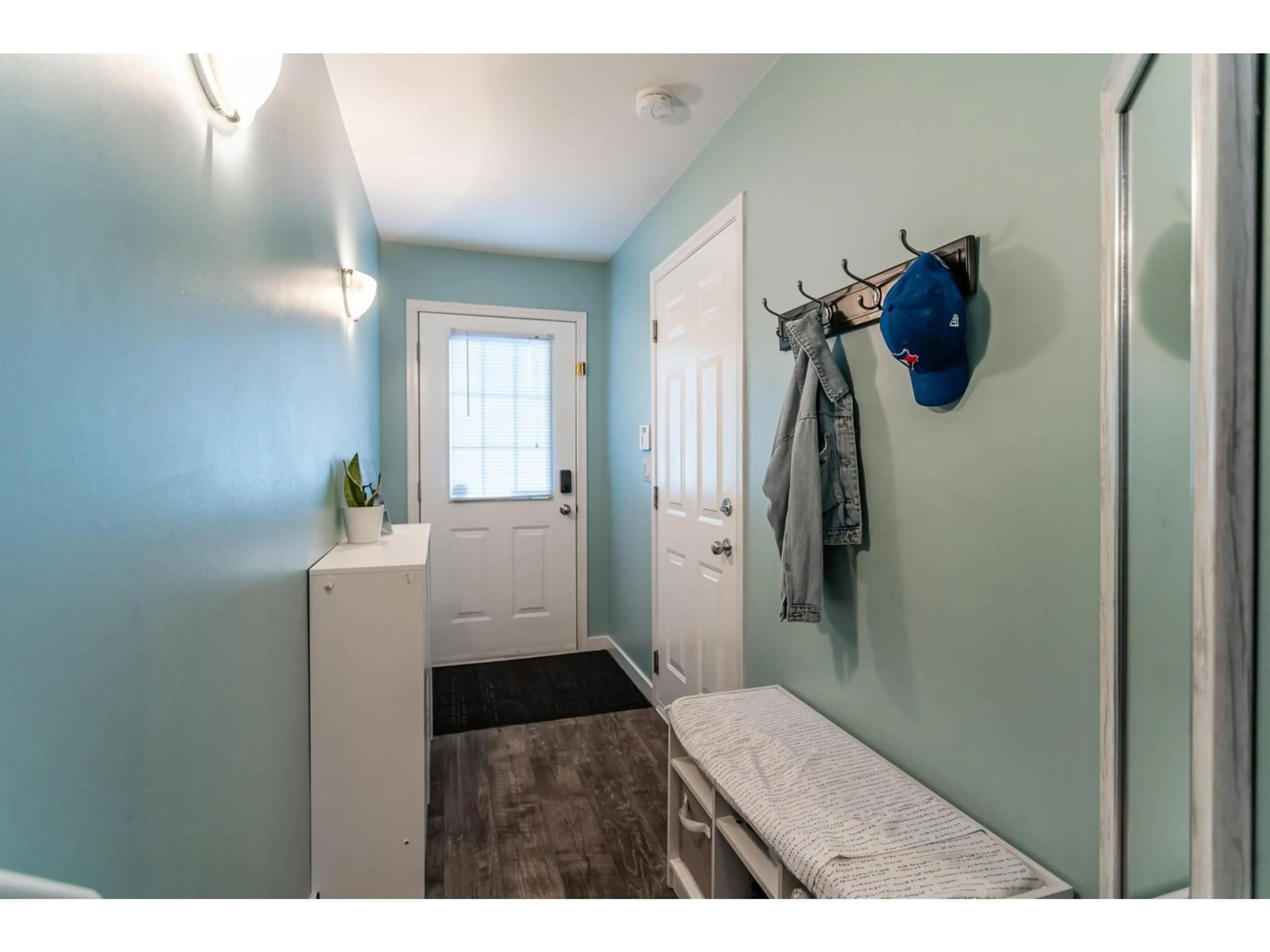 Indoor entryway for 32 - 14959 58 AVENUE, Surrey British Columbia V3S9Y9