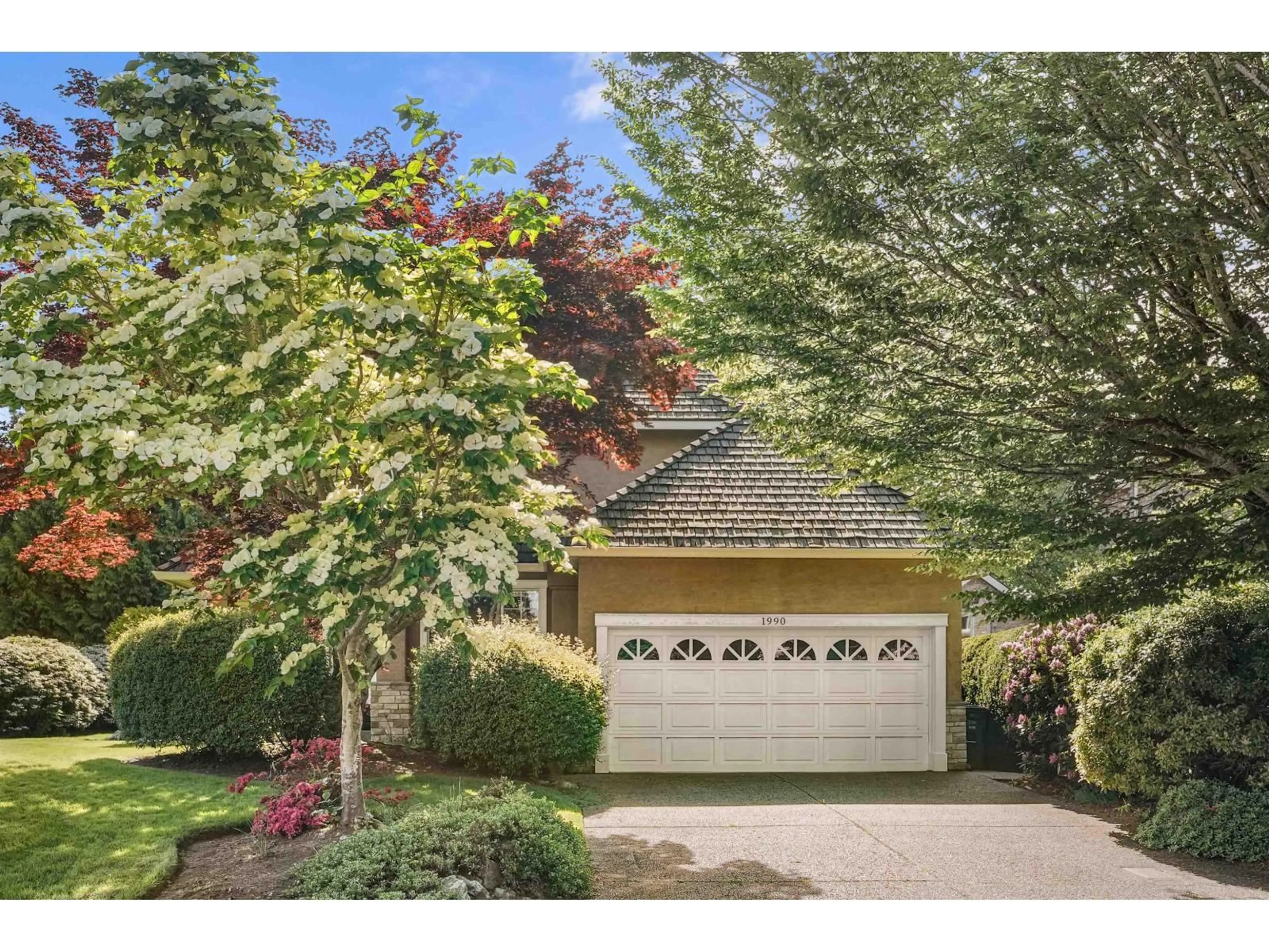 Indoor garage for 1990 OCEAN WIND DRIVE, Surrey British Columbia V4A9P2