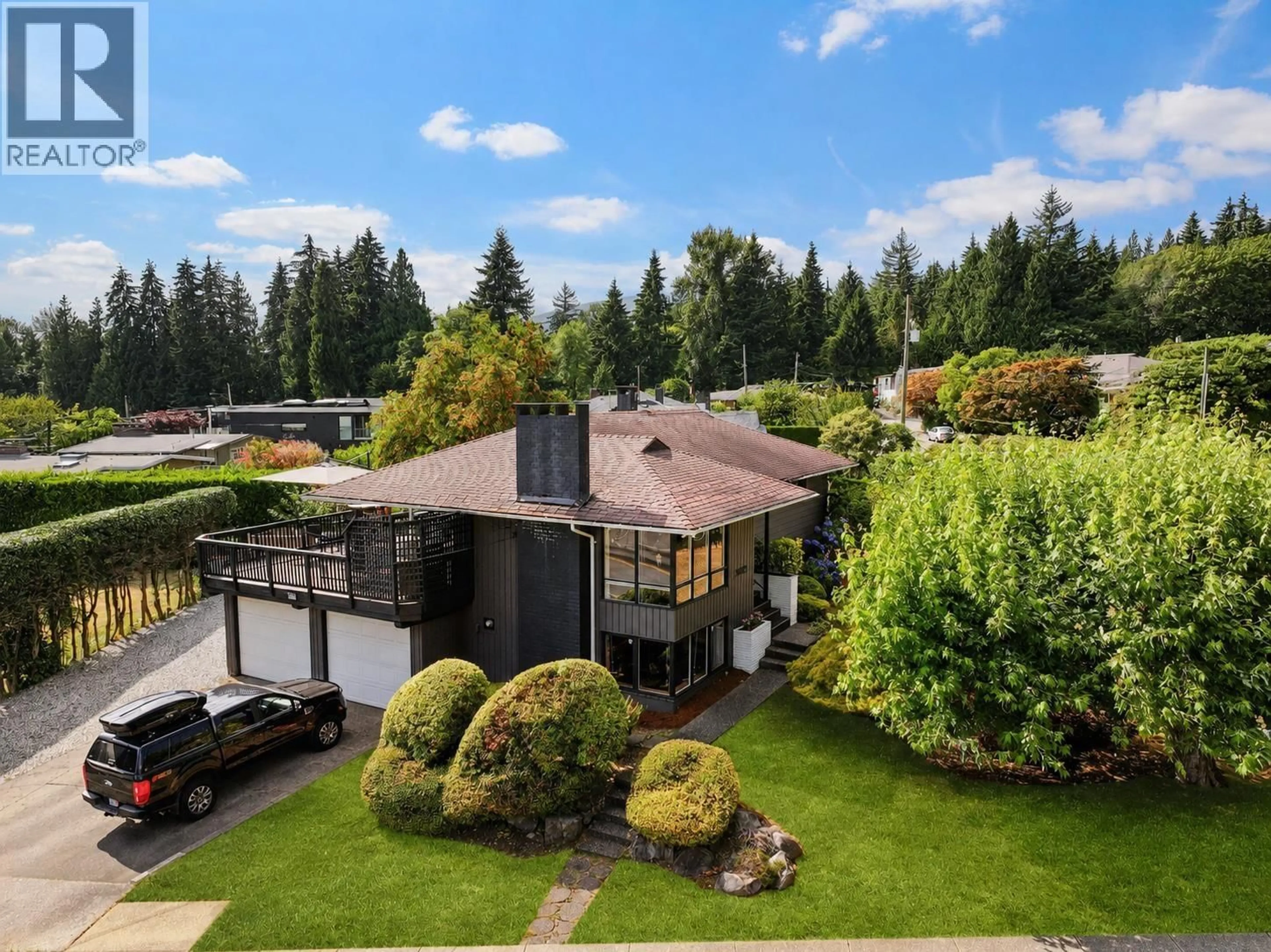 A pic from outside/outdoor area/front of a property/back of a property/a pic from drone, unknown for 3883 DELBROOK AVENUE, North Vancouver British Columbia V7N3Z7