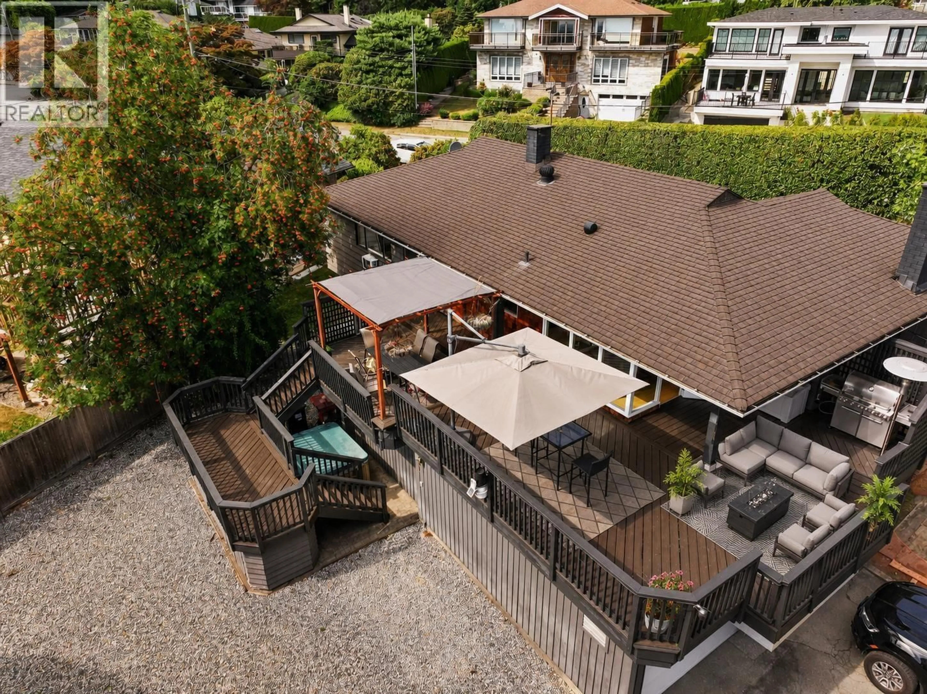 A pic from outside/outdoor area/front of a property/back of a property/a pic from drone, unknown for 3883 DELBROOK AVENUE, North Vancouver British Columbia V7N3Z7