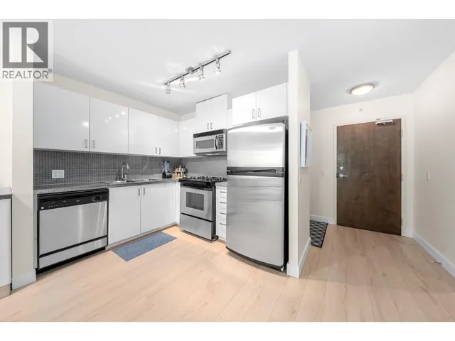 305 - 175 1ST STREET, North Vancouver 4