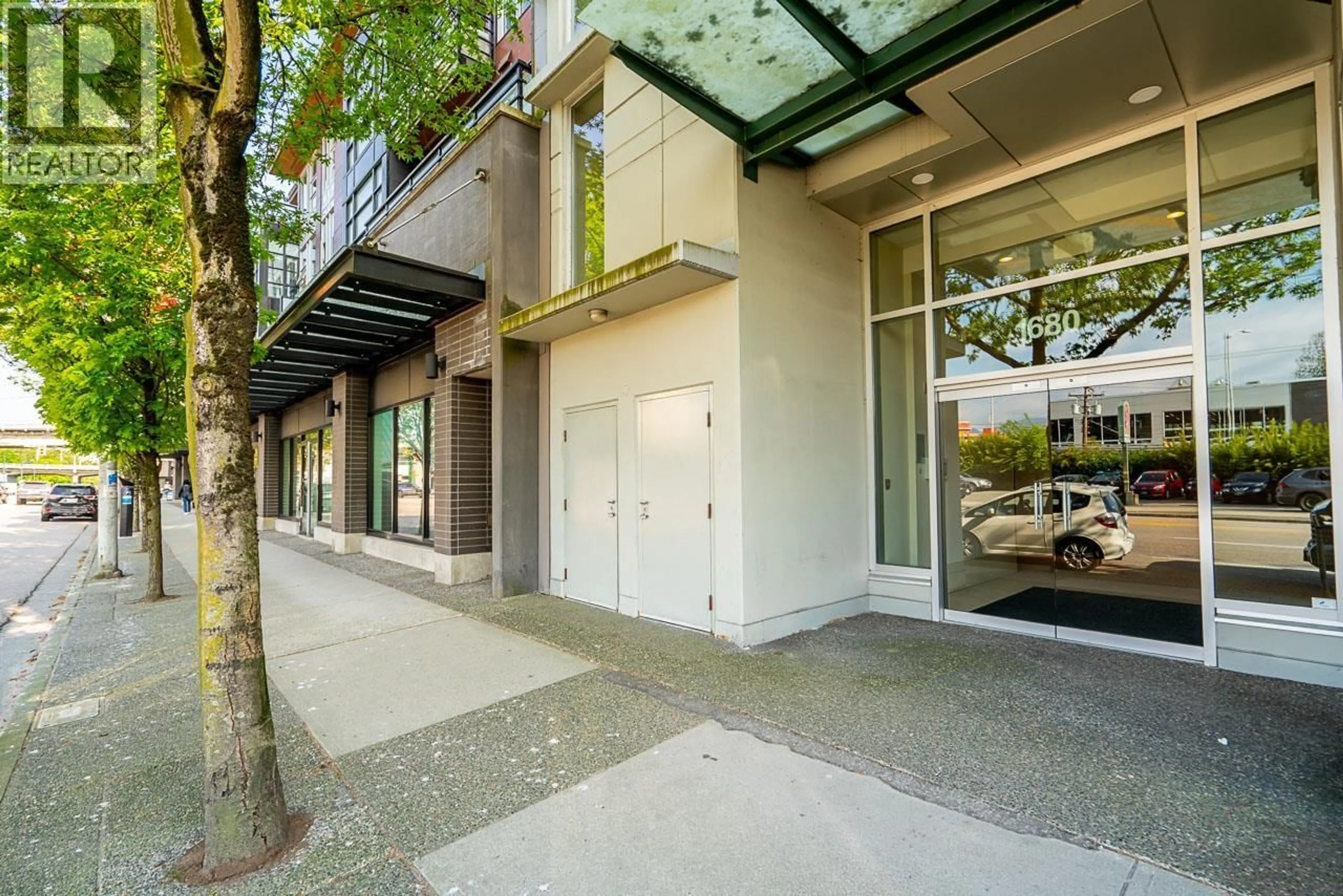 Indoor foyer for 409 - 1680 4TH AVENUE, Vancouver British Columbia V6J1L9