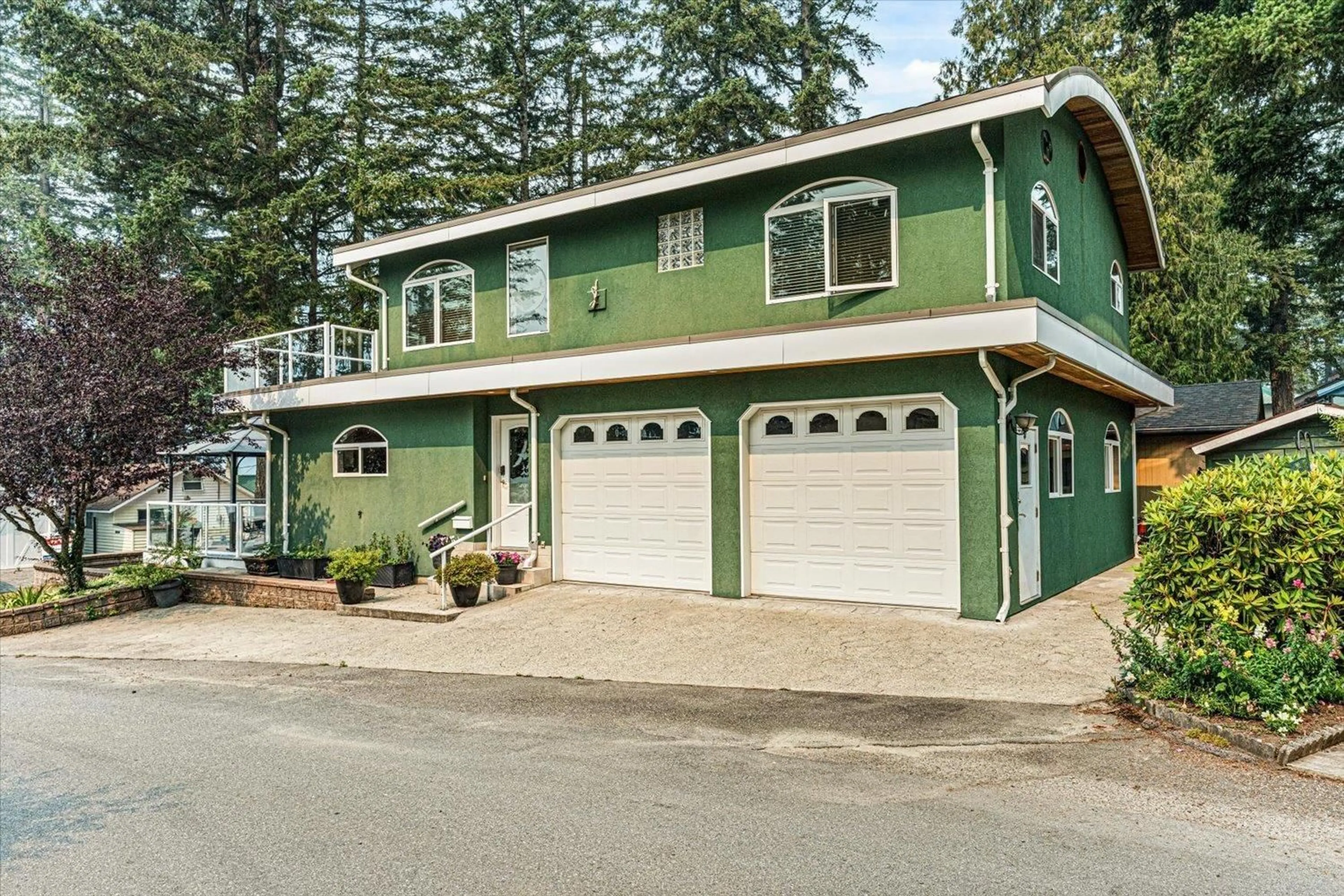Home with vinyl exterior material, street for 267 FIRST AVENUE, Cultus Lake British Columbia V2R4Z4