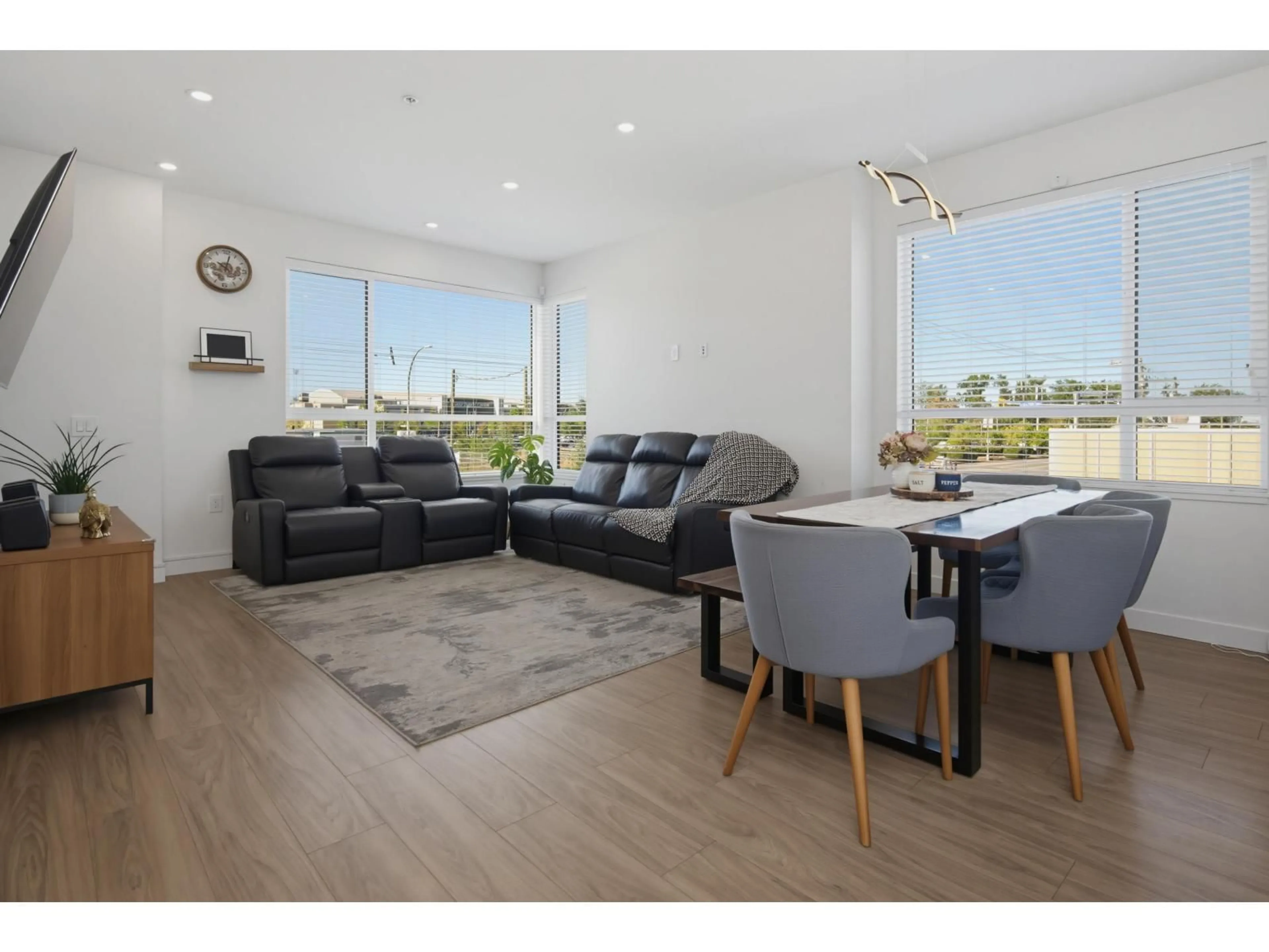 Living room with furniture, wood/laminate floor for 65 - 20150 81 AVENUE, Langley British Columbia V2Y3L8