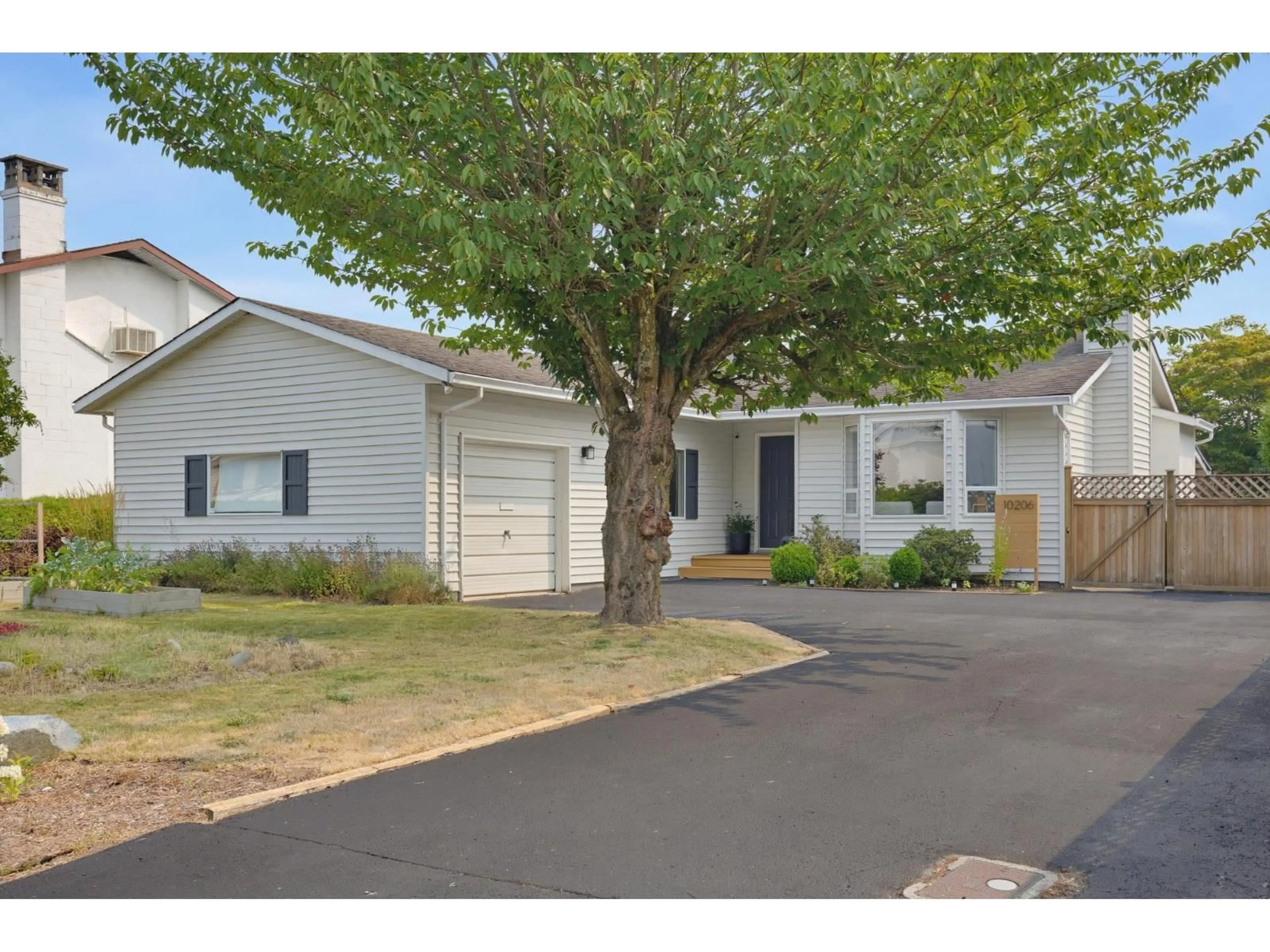 Home with vinyl exterior material, street for 10206 CRYSTAL DRIVE, Chilliwack British Columbia V2P6T8