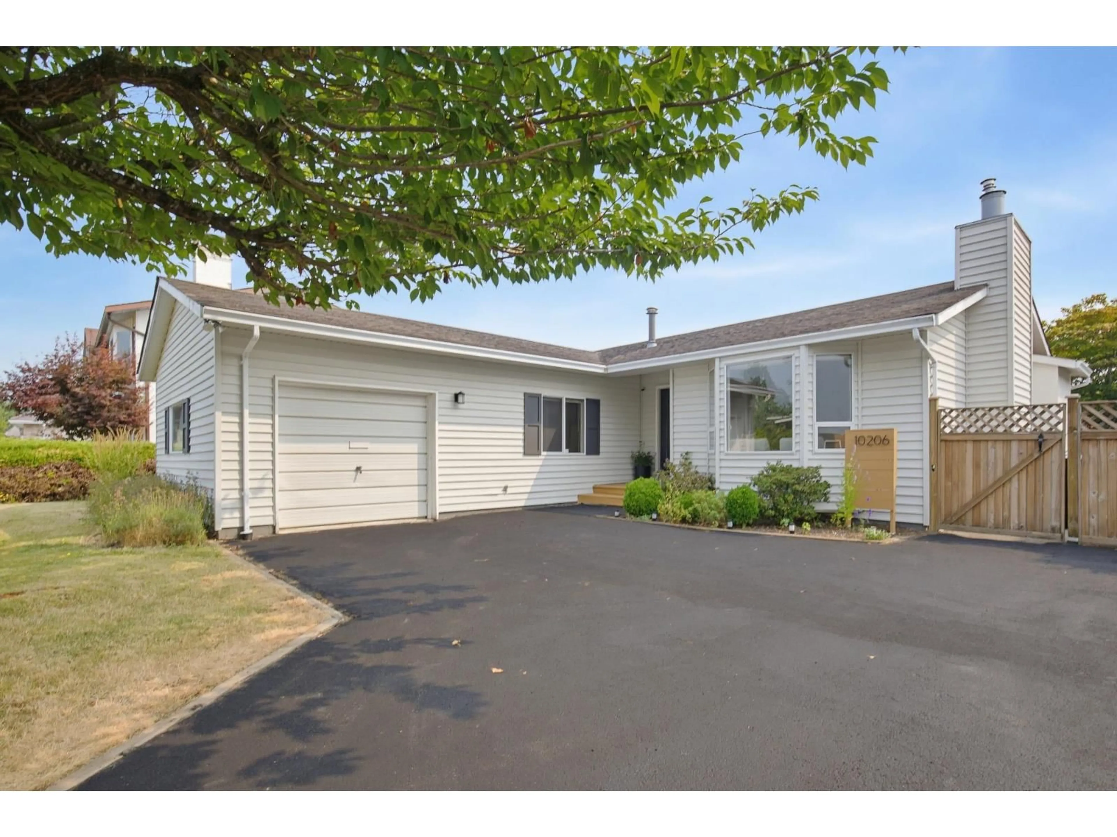 Home with vinyl exterior material, street for 10206 CRYSTAL DRIVE, Chilliwack British Columbia V2P6T8