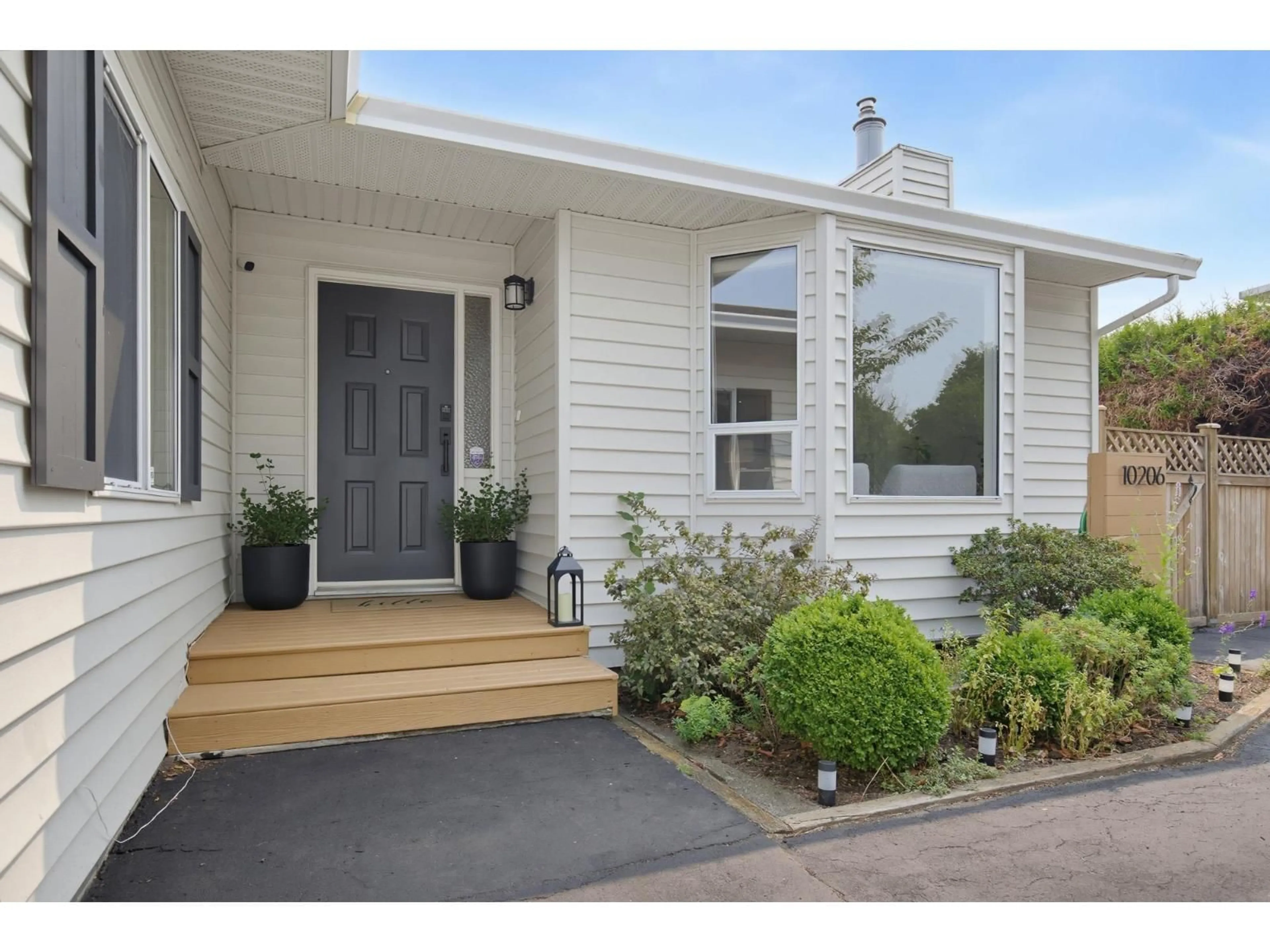Home with vinyl exterior material, street for 10206 CRYSTAL DRIVE, Chilliwack British Columbia V2P6T8