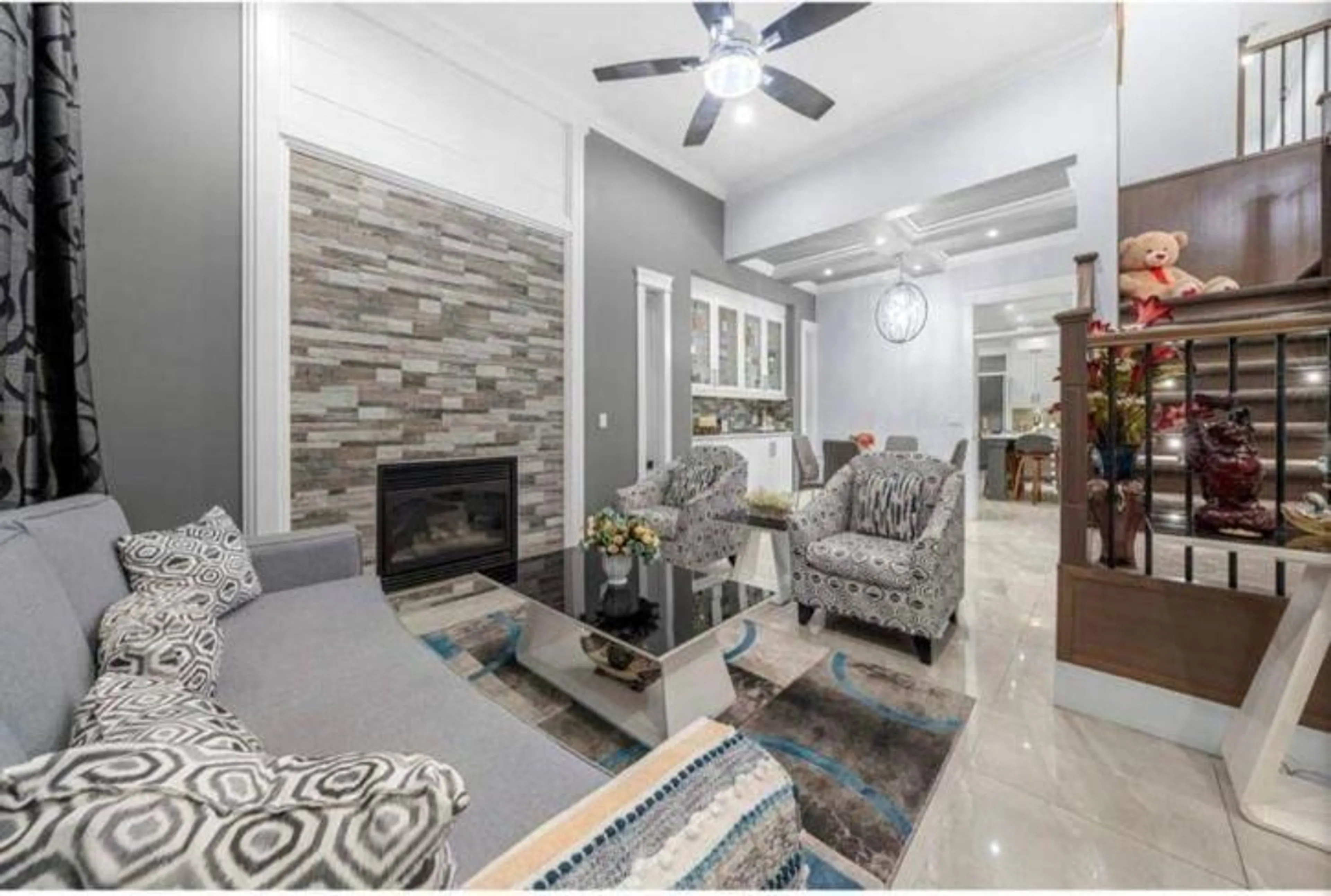 Living room with furniture, ceramic/tile floor for 6637 121A STREET, Surrey British Columbia V3W0H8
