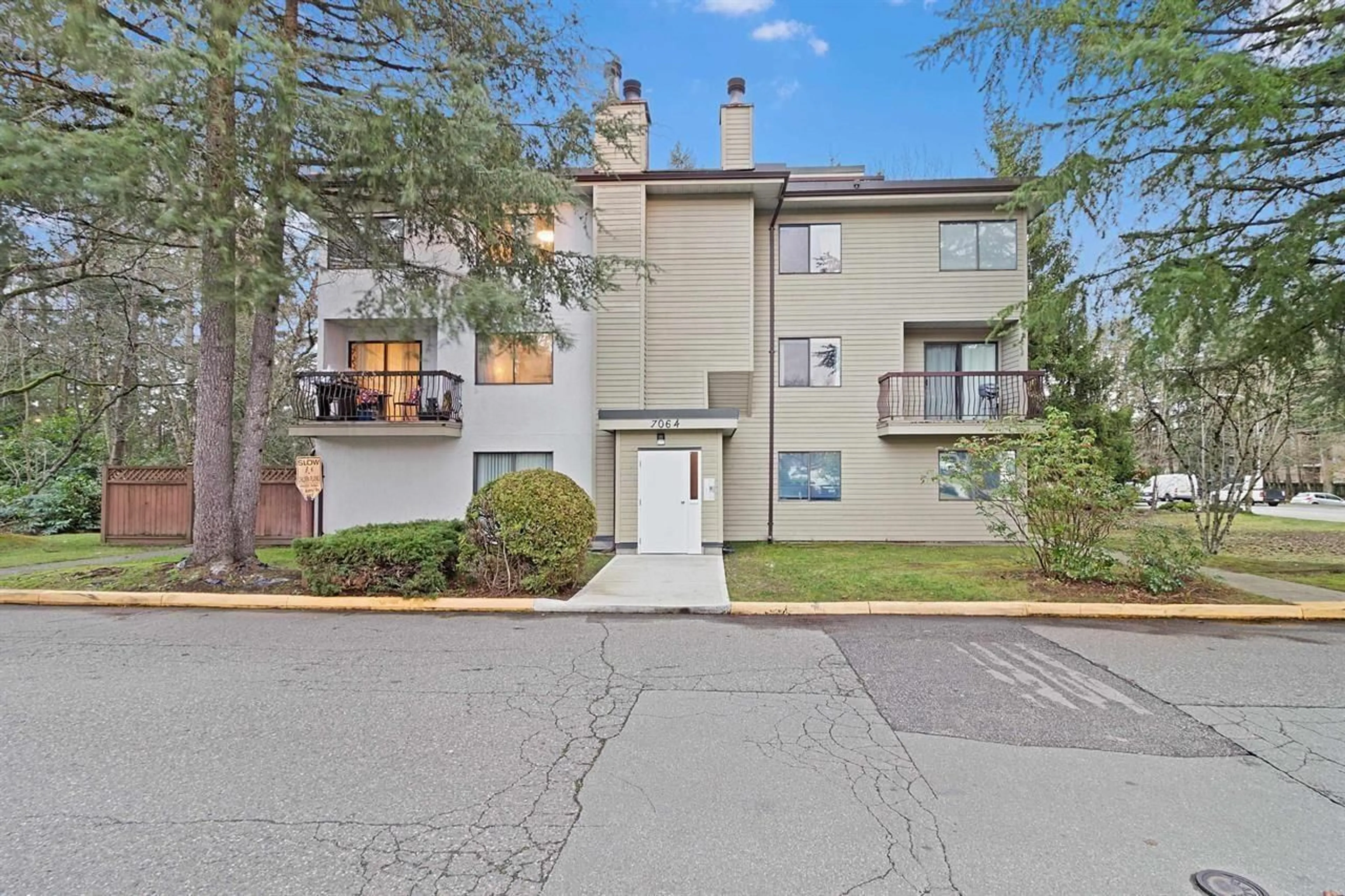 Unknown for 202 - 7064 133B STREET, Surrey British Columbia V3W7Z2