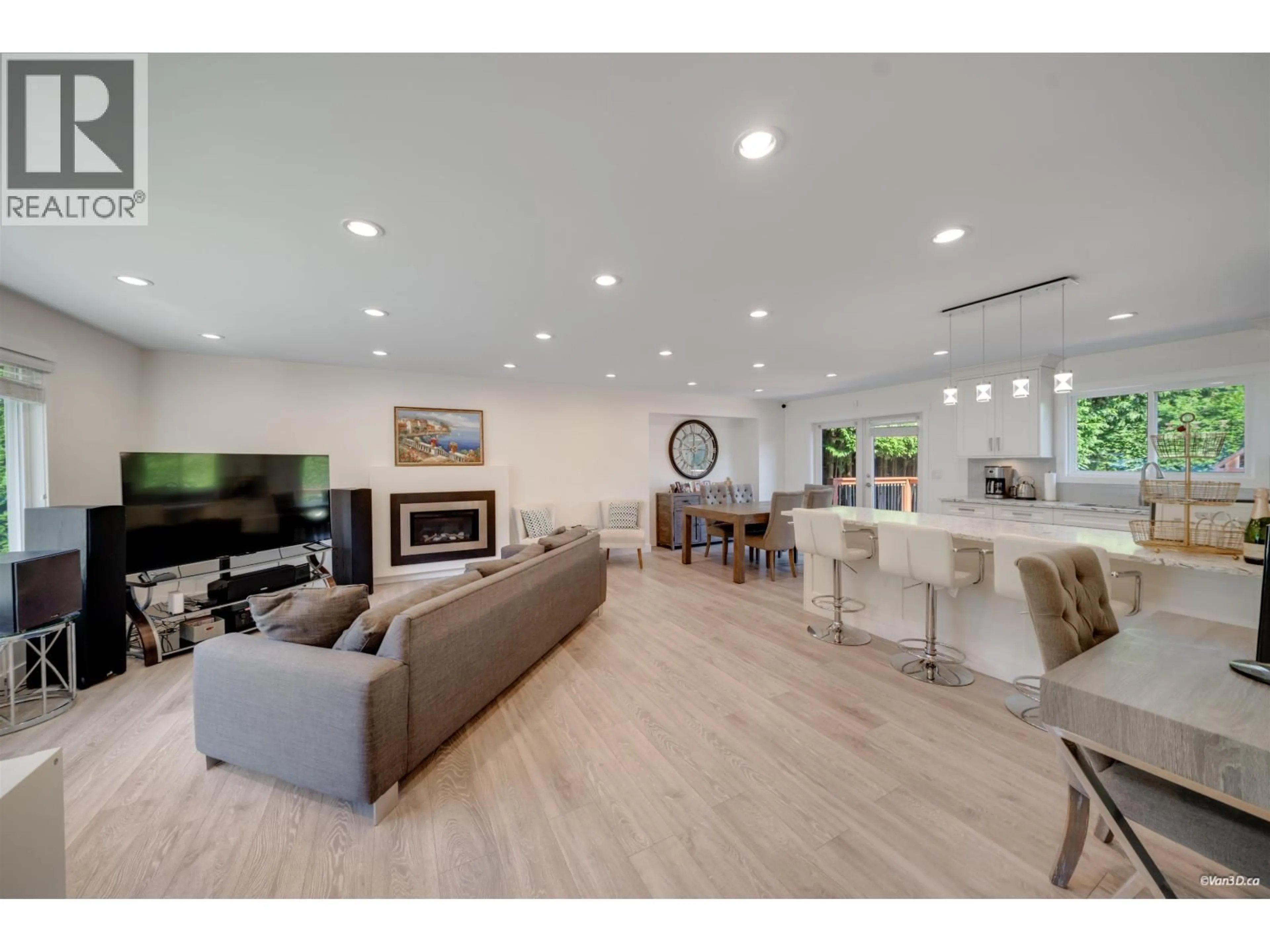 Living room with furniture, unknown for 1047 SPAR DRIVE, Coquitlam British Columbia V3H3G9