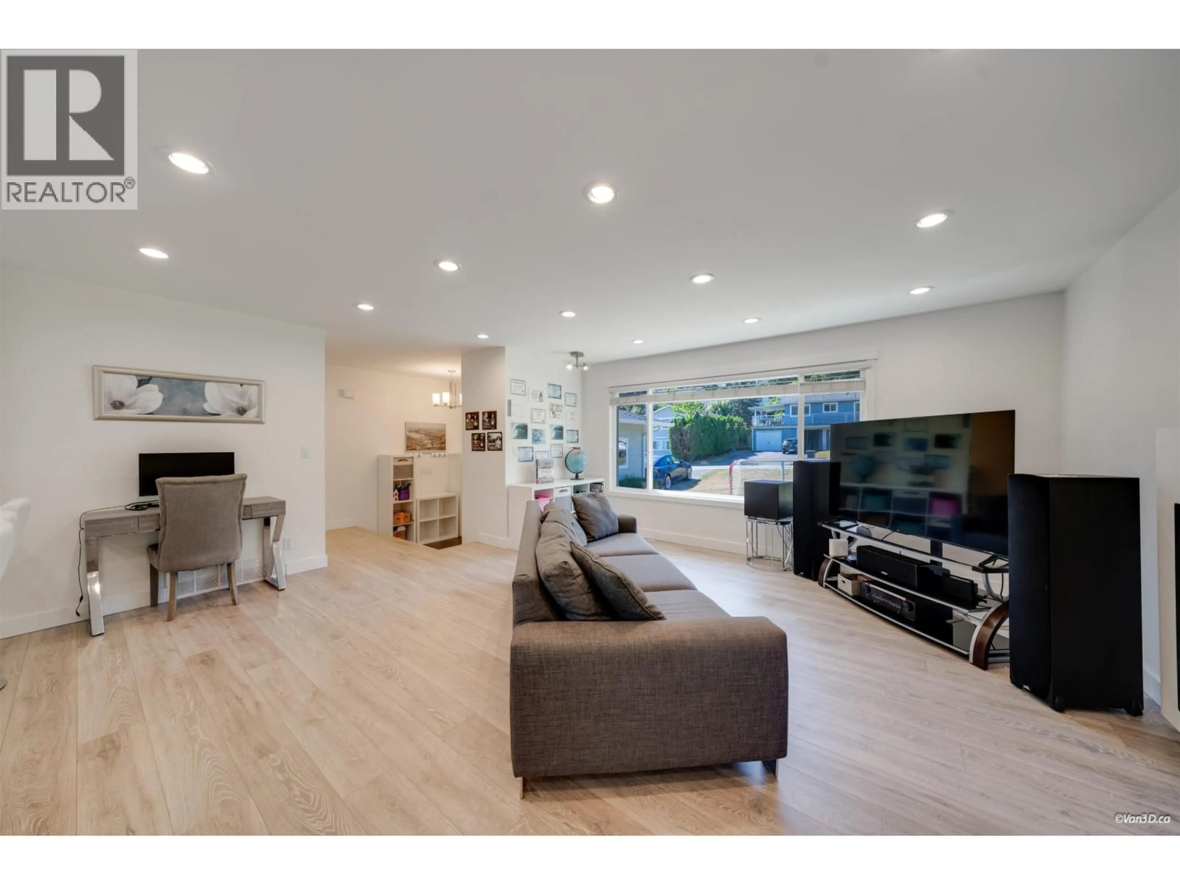 Living room with furniture, unknown for 1047 SPAR DRIVE, Coquitlam British Columbia V3H3G9