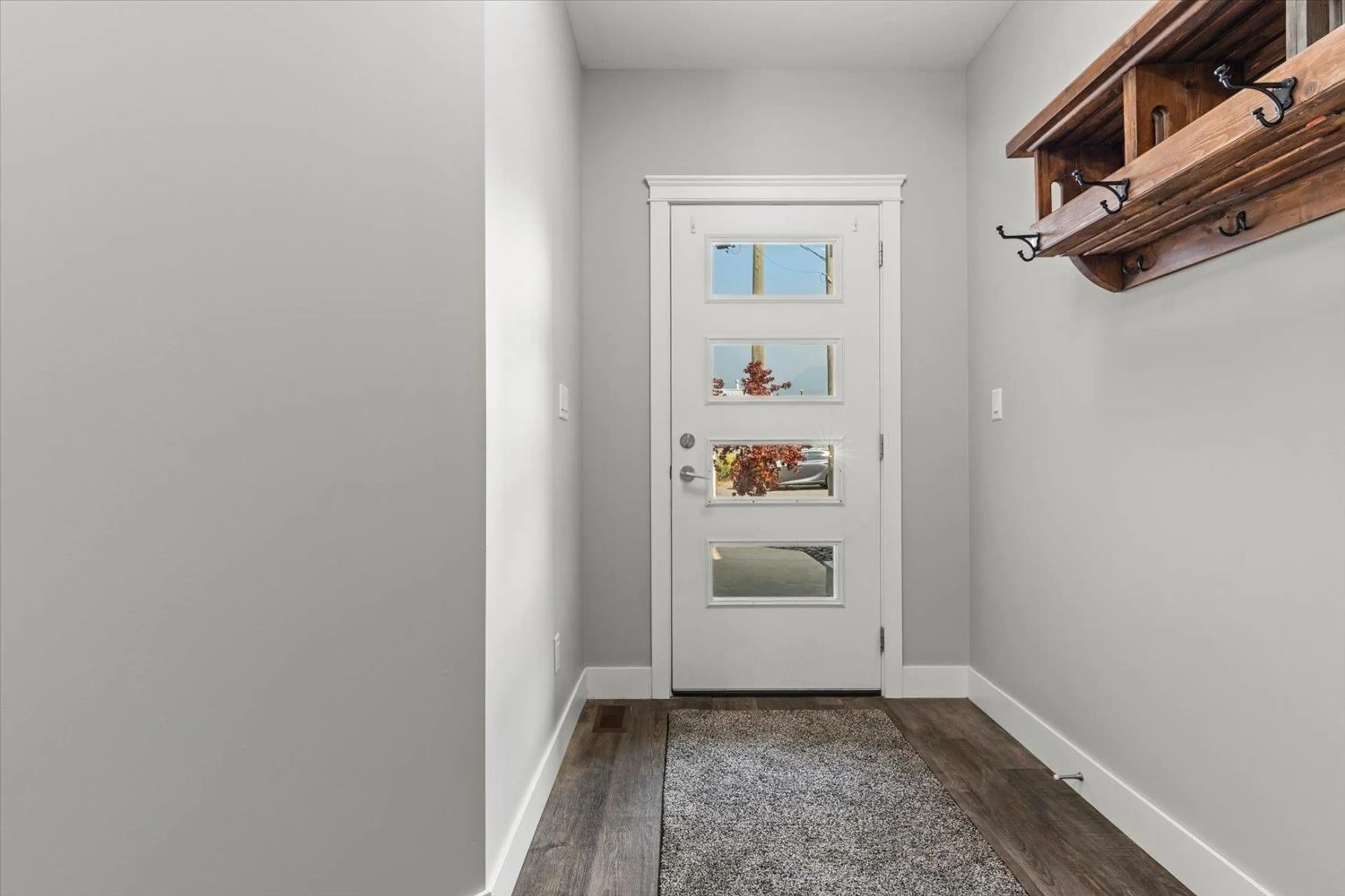 Indoor entryway for 470 FORT STREET, Hope British Columbia V0X1L4
