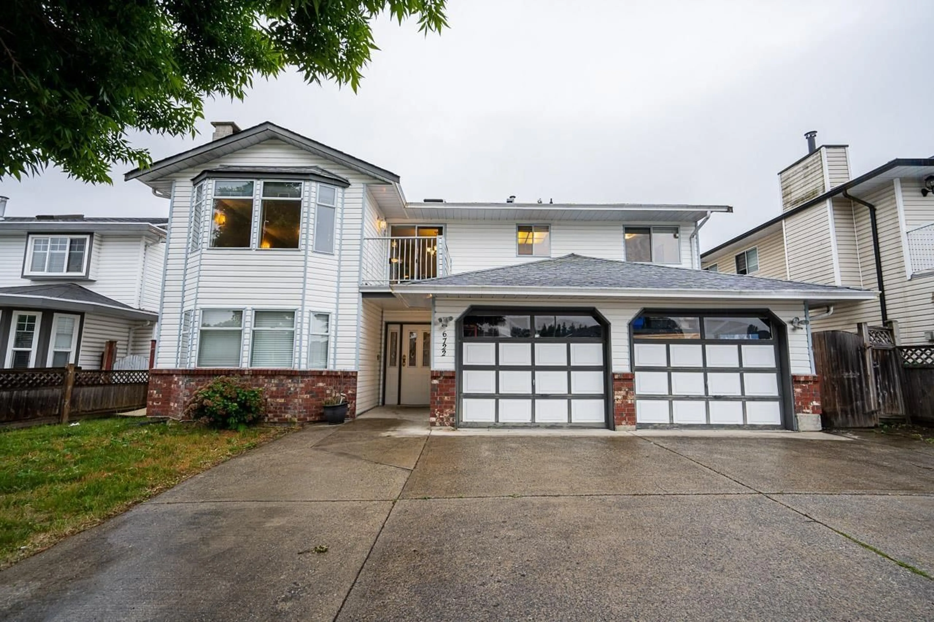 Home with vinyl exterior material, street for 6722 124 STREET, Surrey British Columbia V3W0Z7