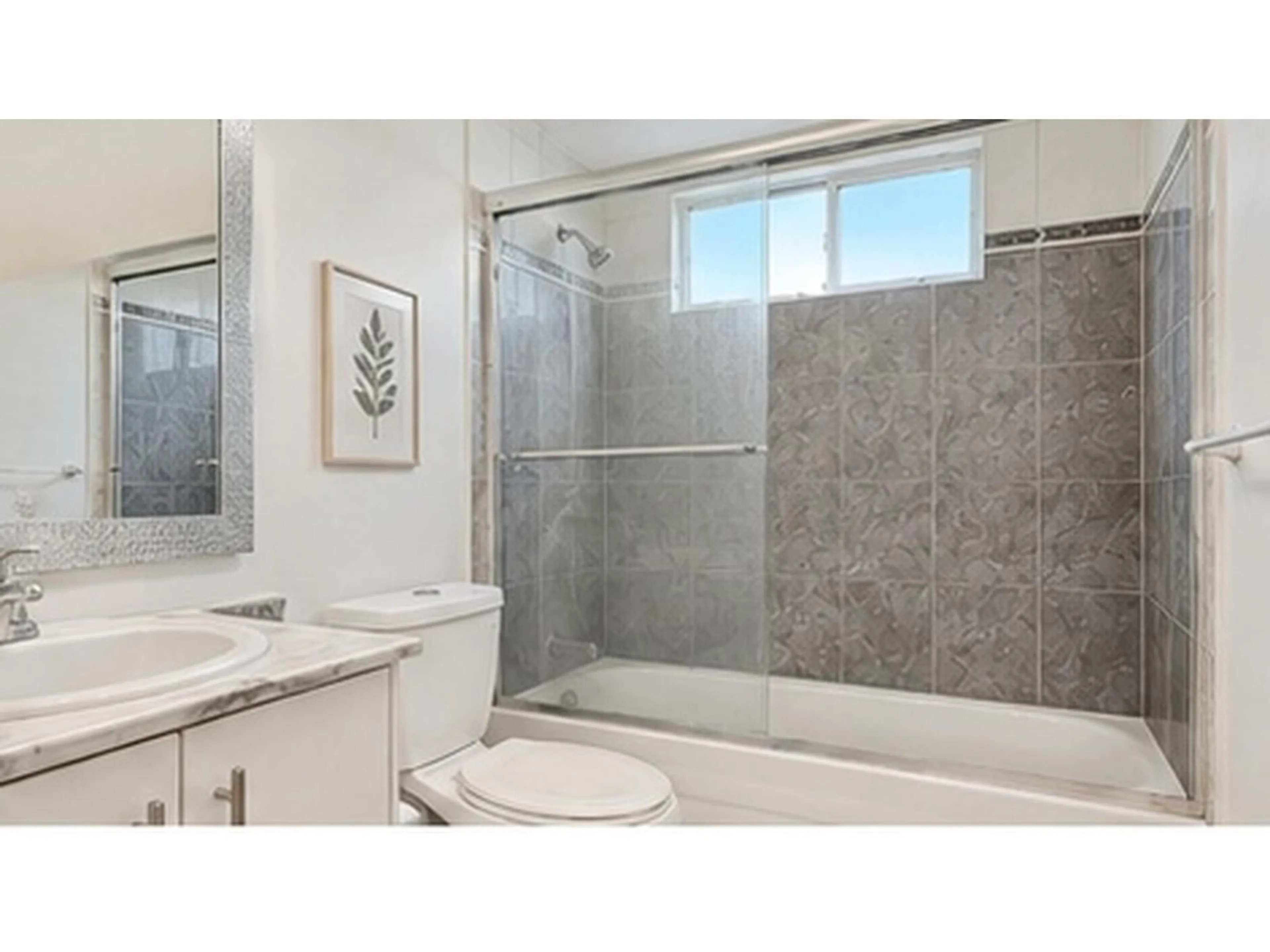 Standard bathroom, ceramic/tile floor for 6722 124 STREET, Surrey British Columbia V3W0Z7